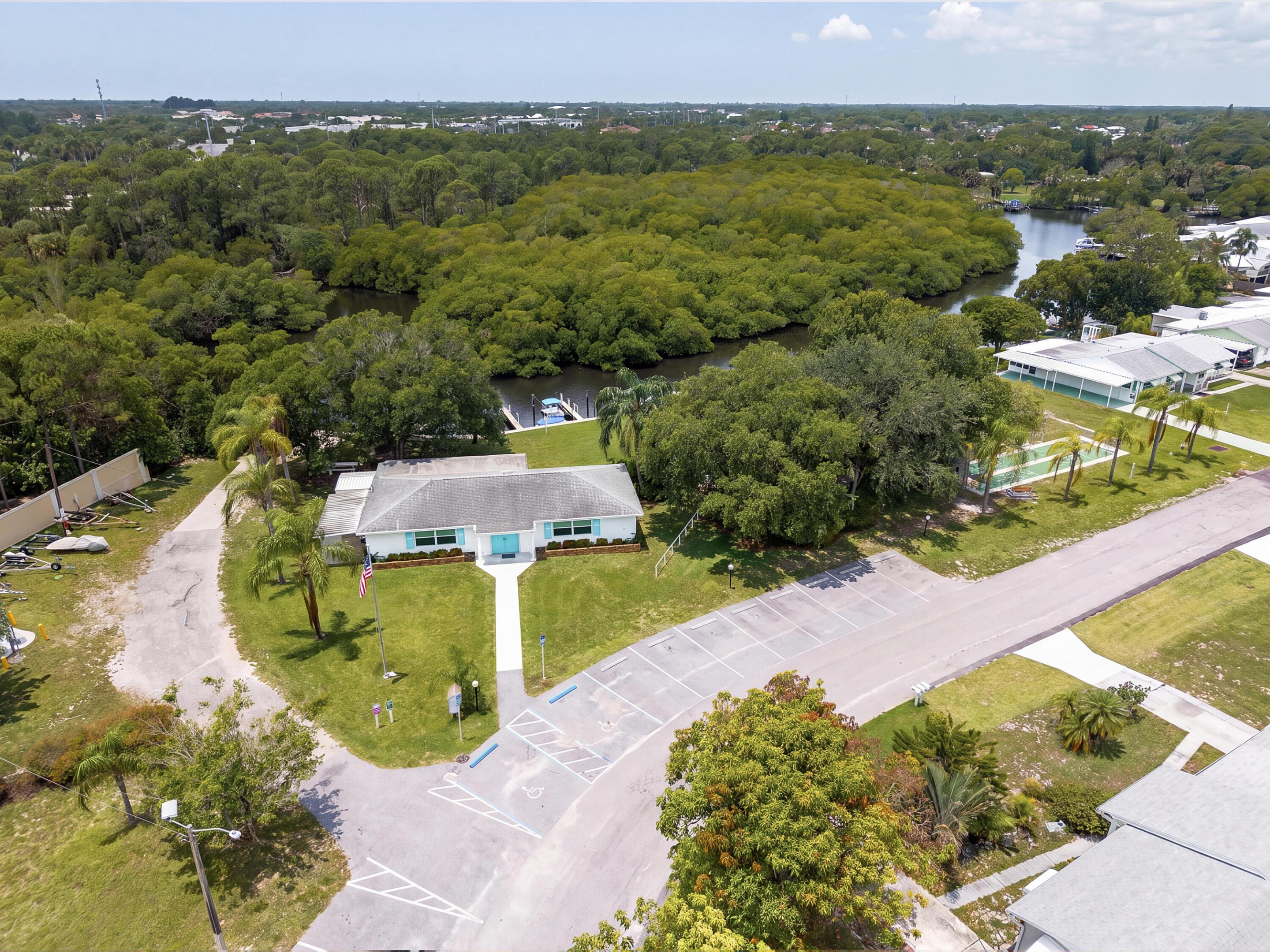 1017 Riverwood Ln-56