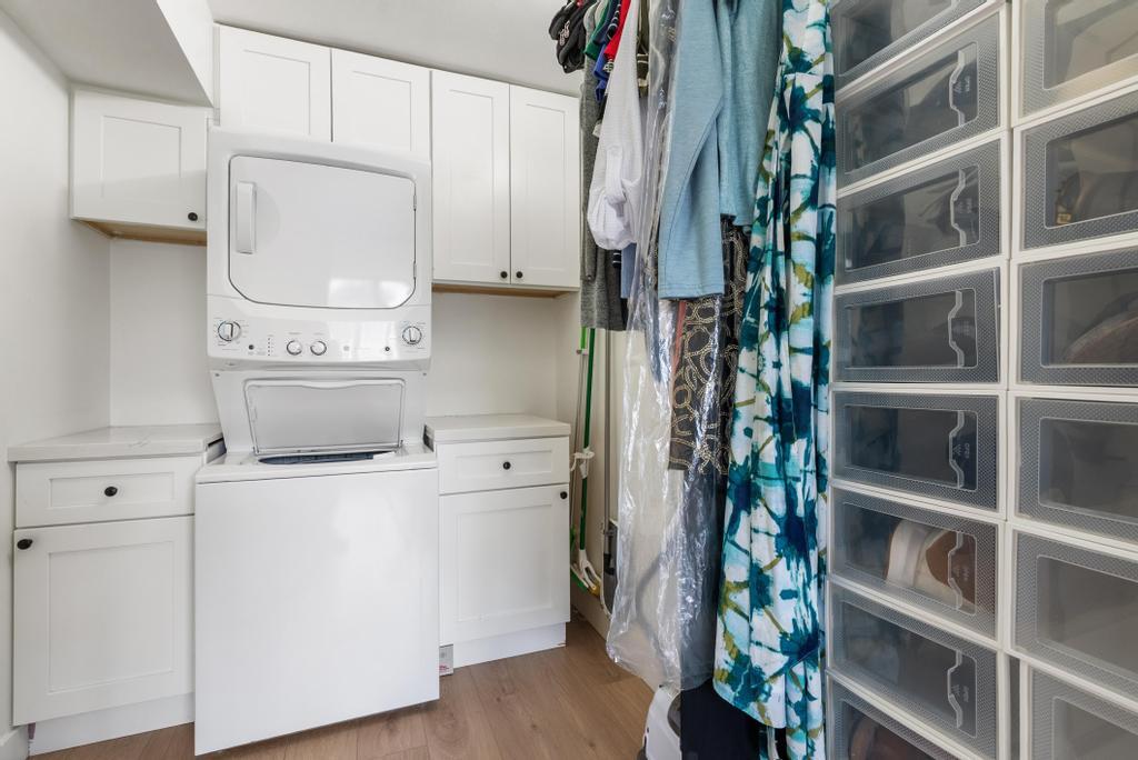 Washer Dryer In Unit