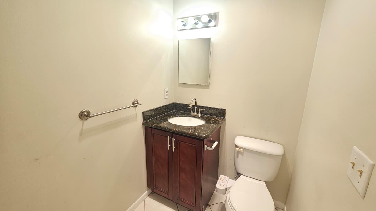 9911 SANDLEFOOT_HALF BATHROOM 2