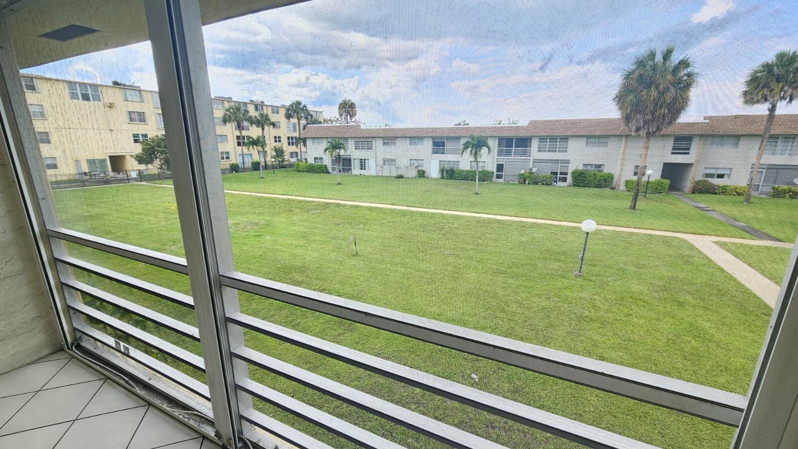 9911 SANDLEFOOT_BALCONY
