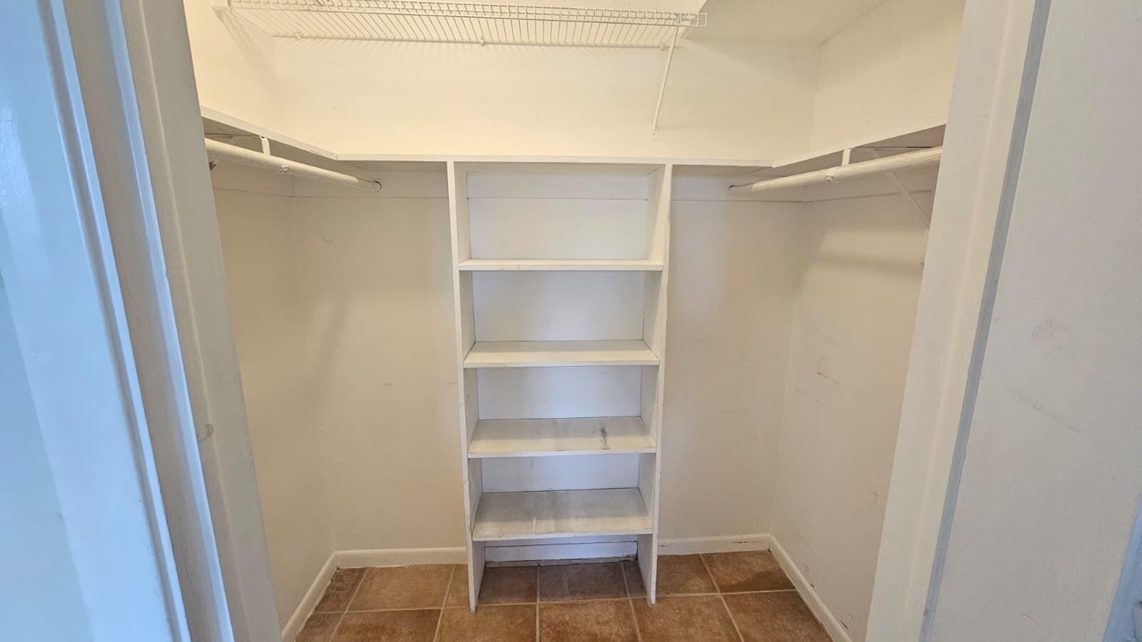 9911 SANDLEFOOT_MASTER BEDROOM CLOSET