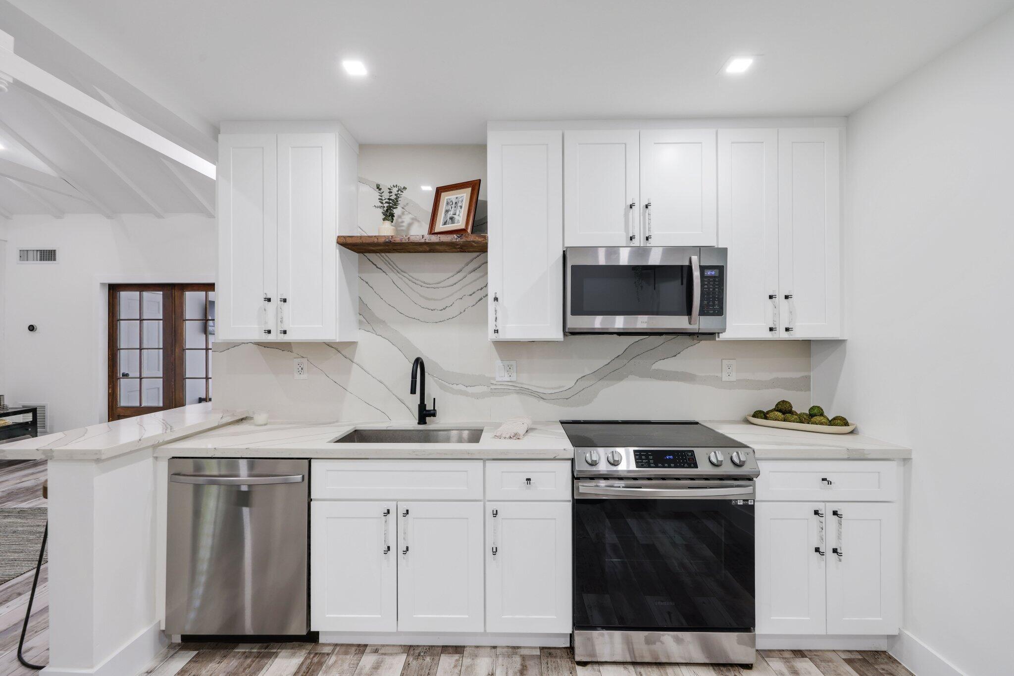 744 Sunset Road - 14.jpg-SMALL