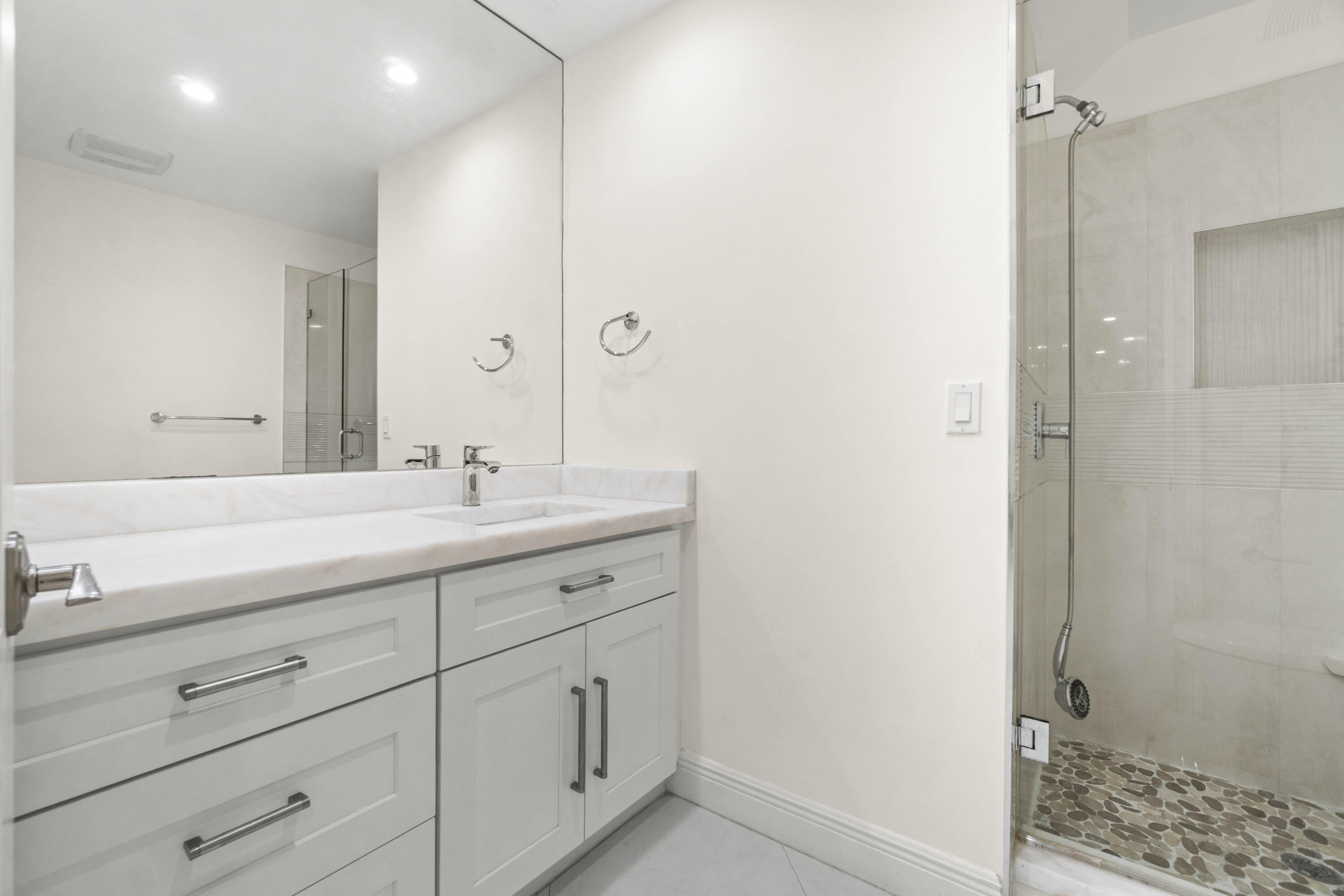 1st Floor En-suite Bath