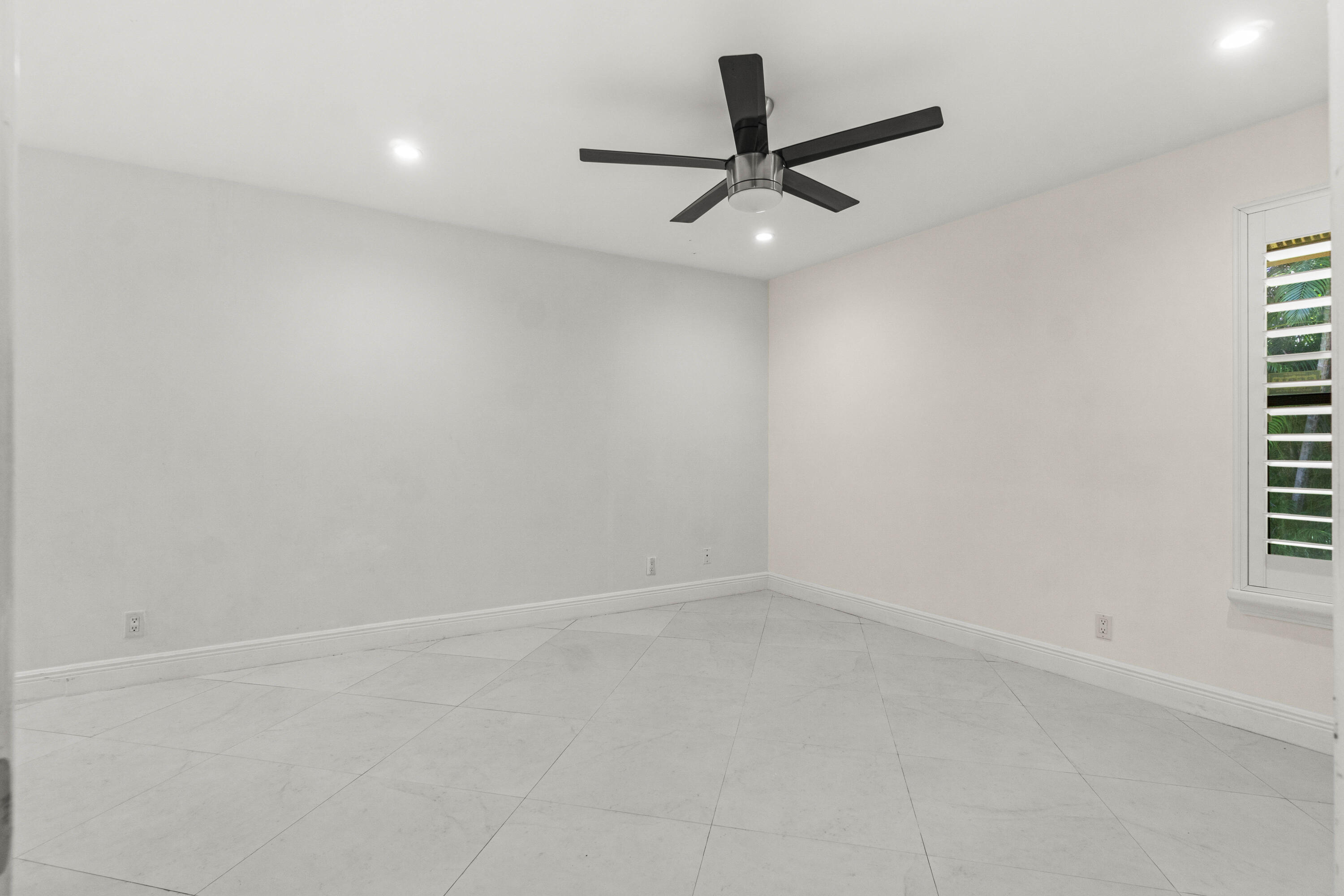 Extra large 1st floor bedroom