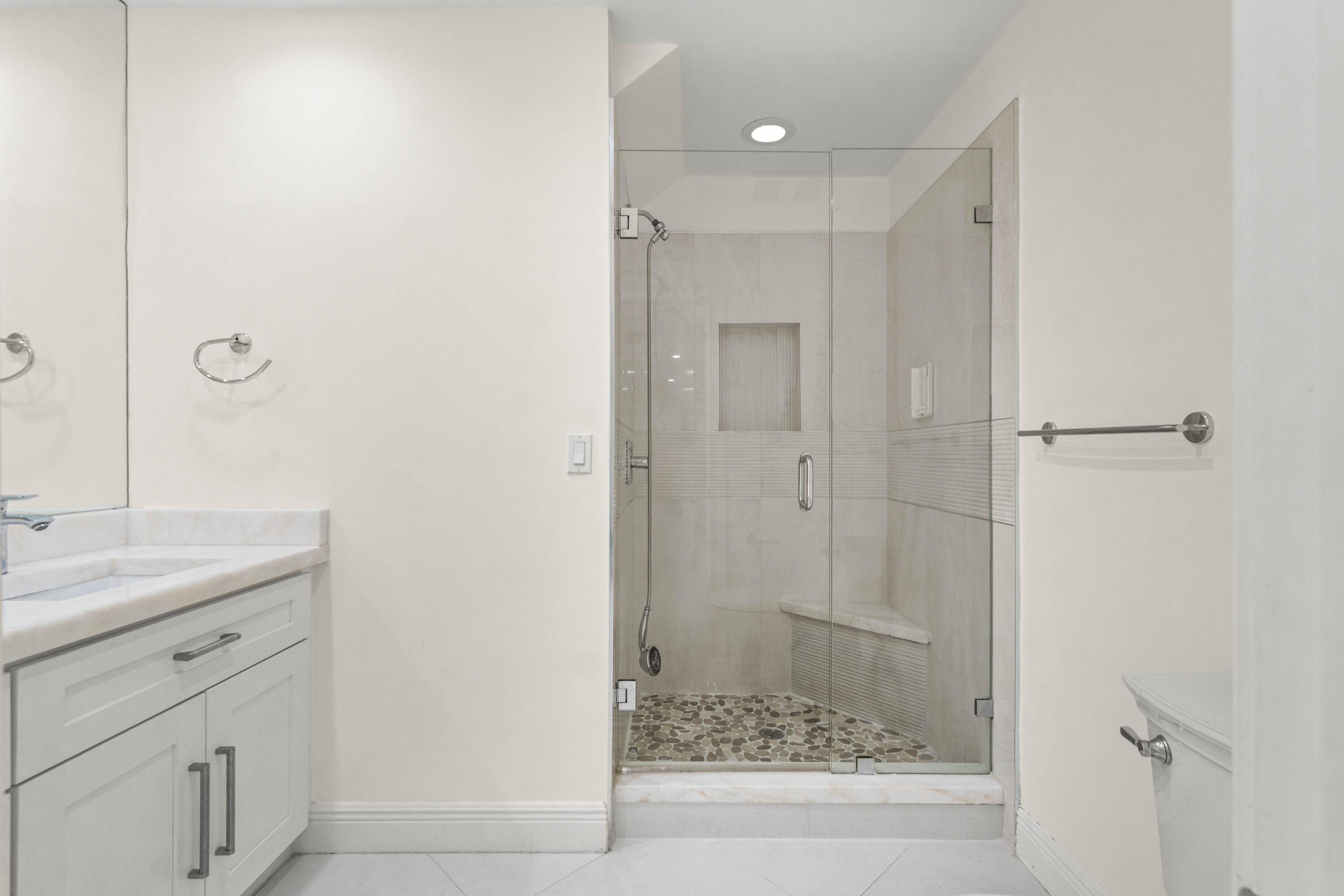 1st Floor En-suite Bath