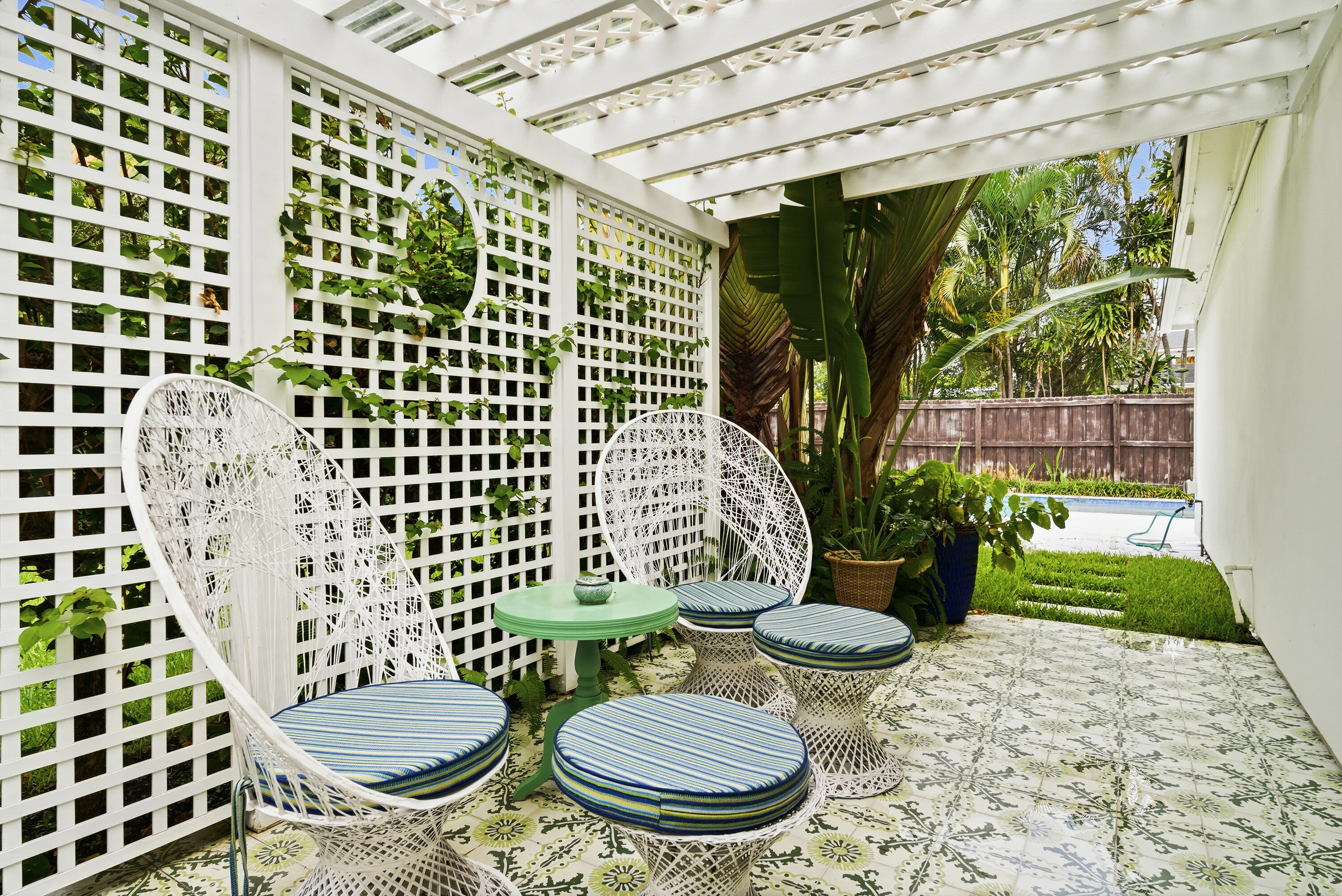 251-GREGORY-PLACE-33405-043