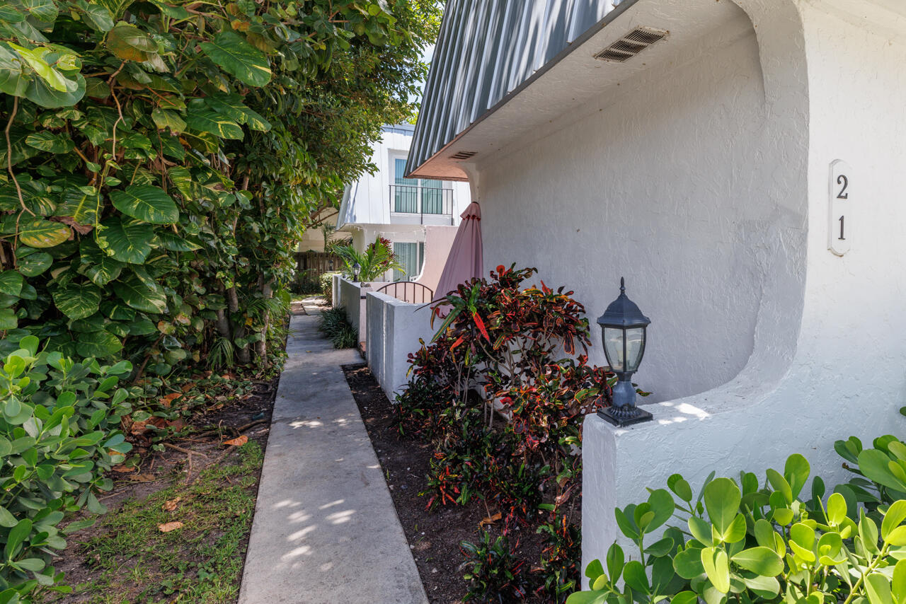 Pathway to Courtyard Entrance 1 Pathway to Courtyard Entrance 1