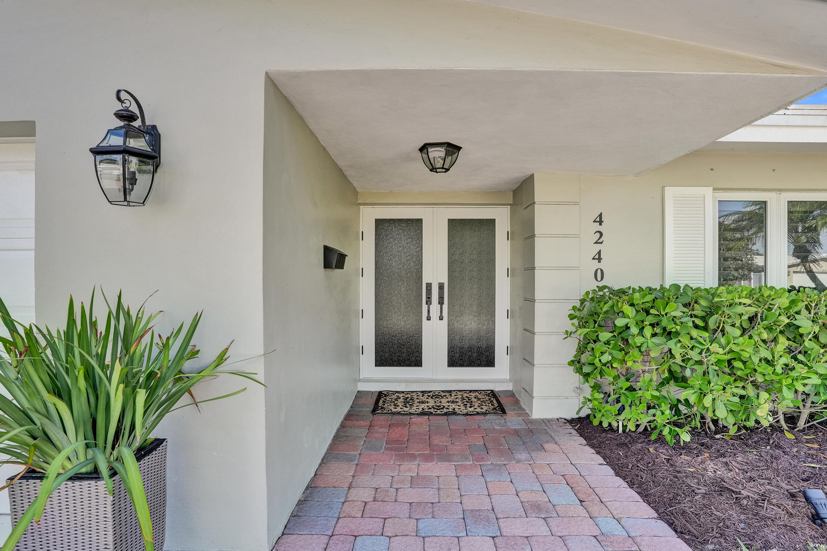 Double door entry