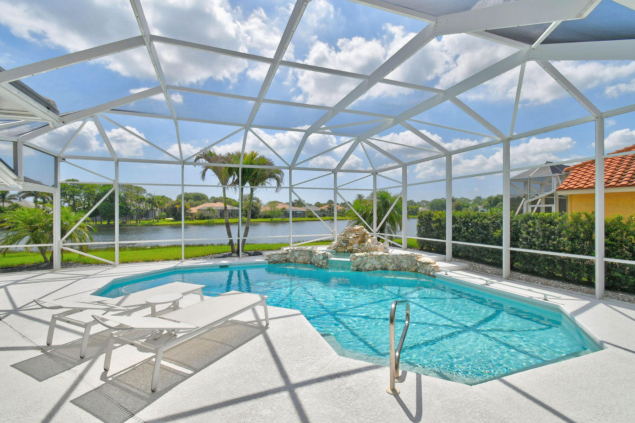 8091SEWoodlakeLane(75)
