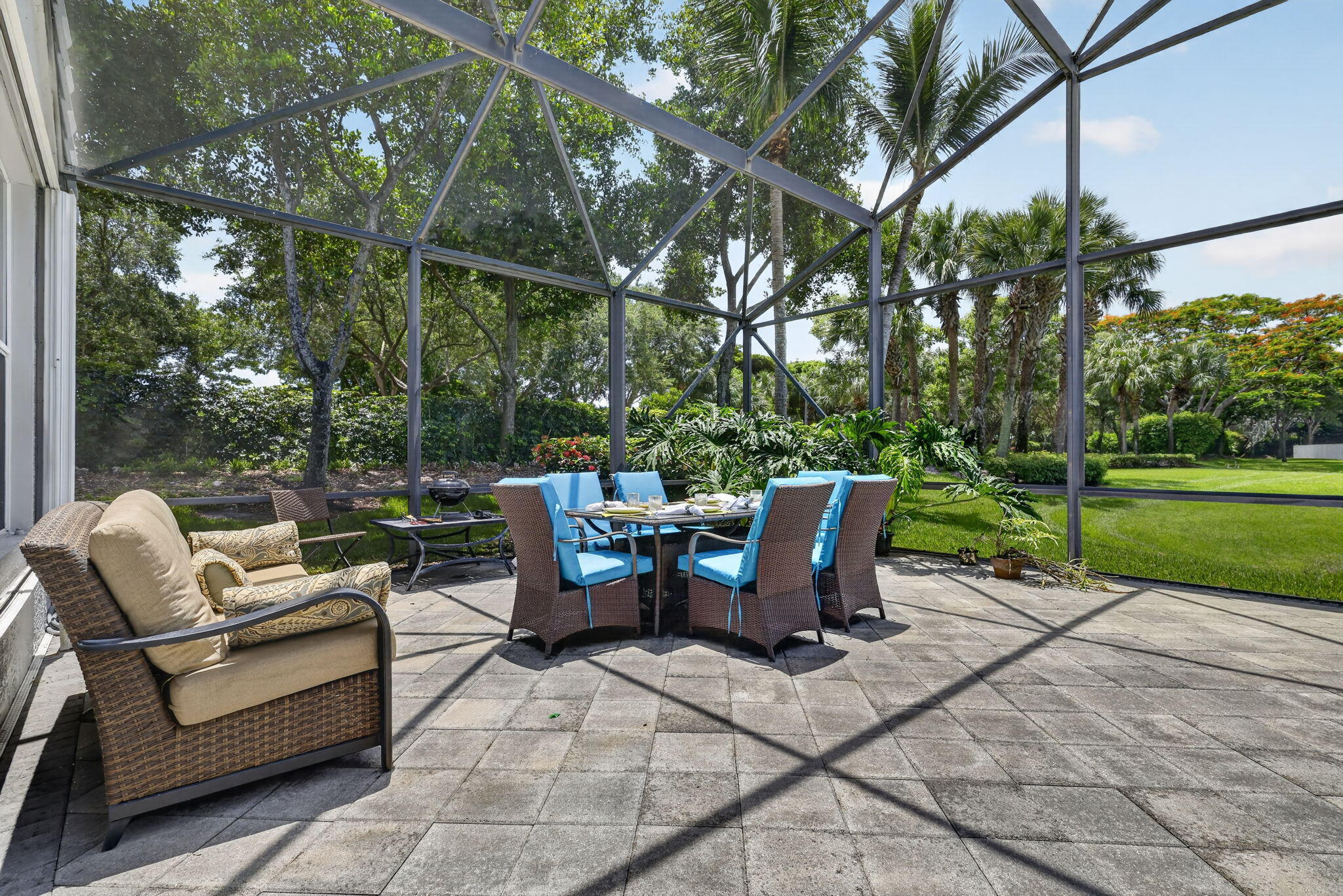 Large Covered Patio-Fabulous Home for Entertaining Family & Friends Large Covered Patio-Fabulous Home for Entertaining Family & Friends