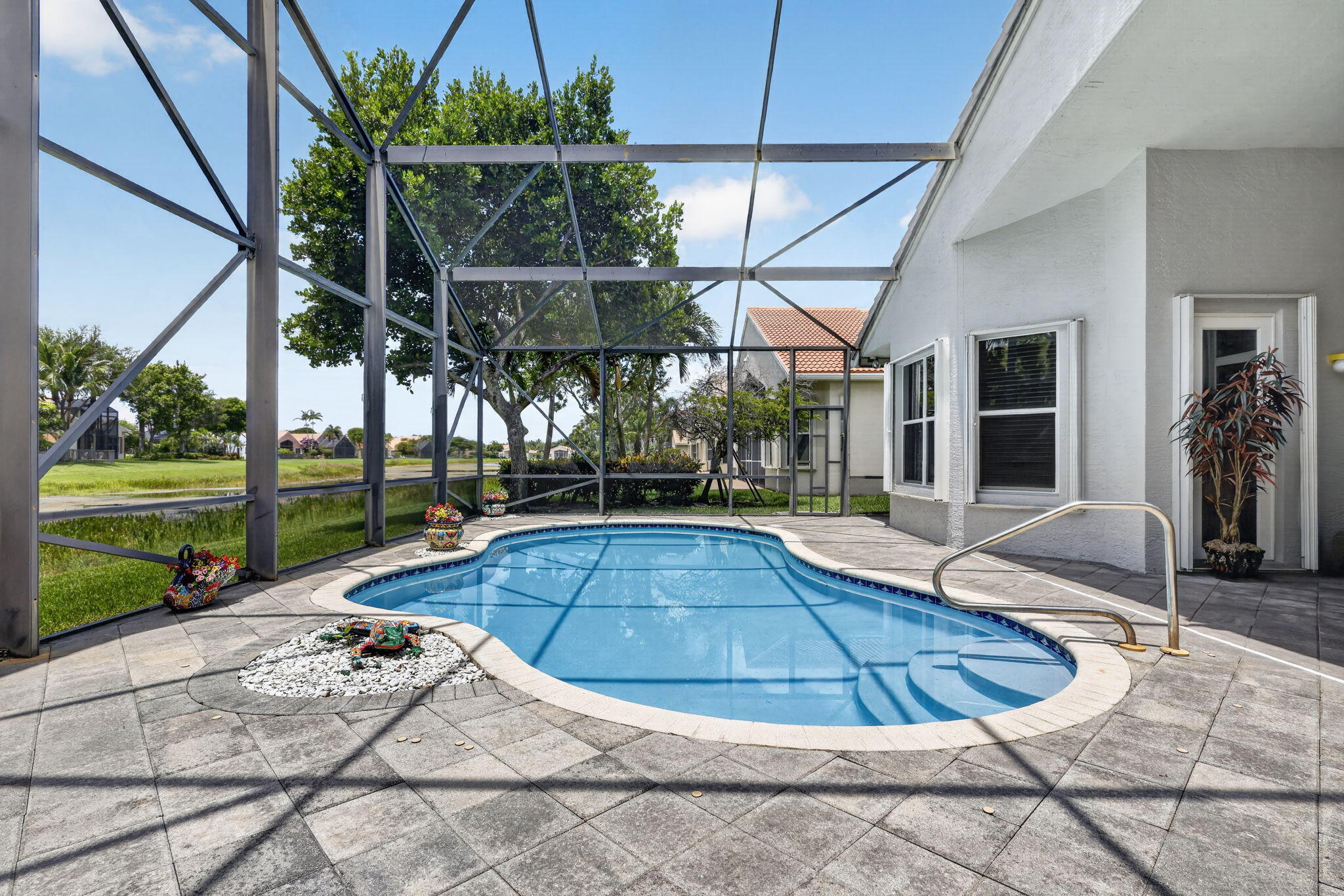 Large Screened in Patio to Enjoy