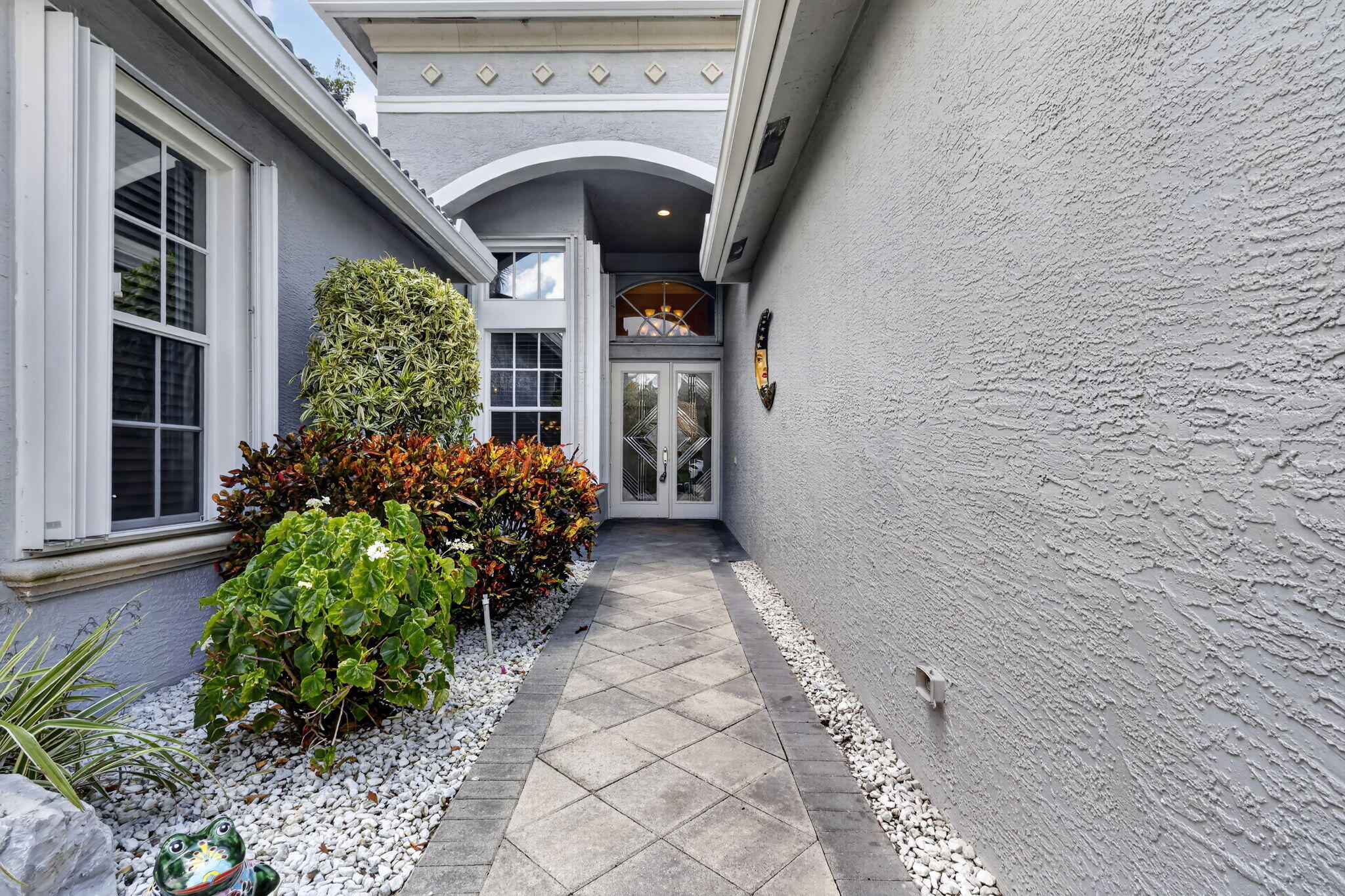 Lush Landscaping Front & Back offering lots of curb appeal. Lush Landscaping Front & Back offering lots of curb appeal.