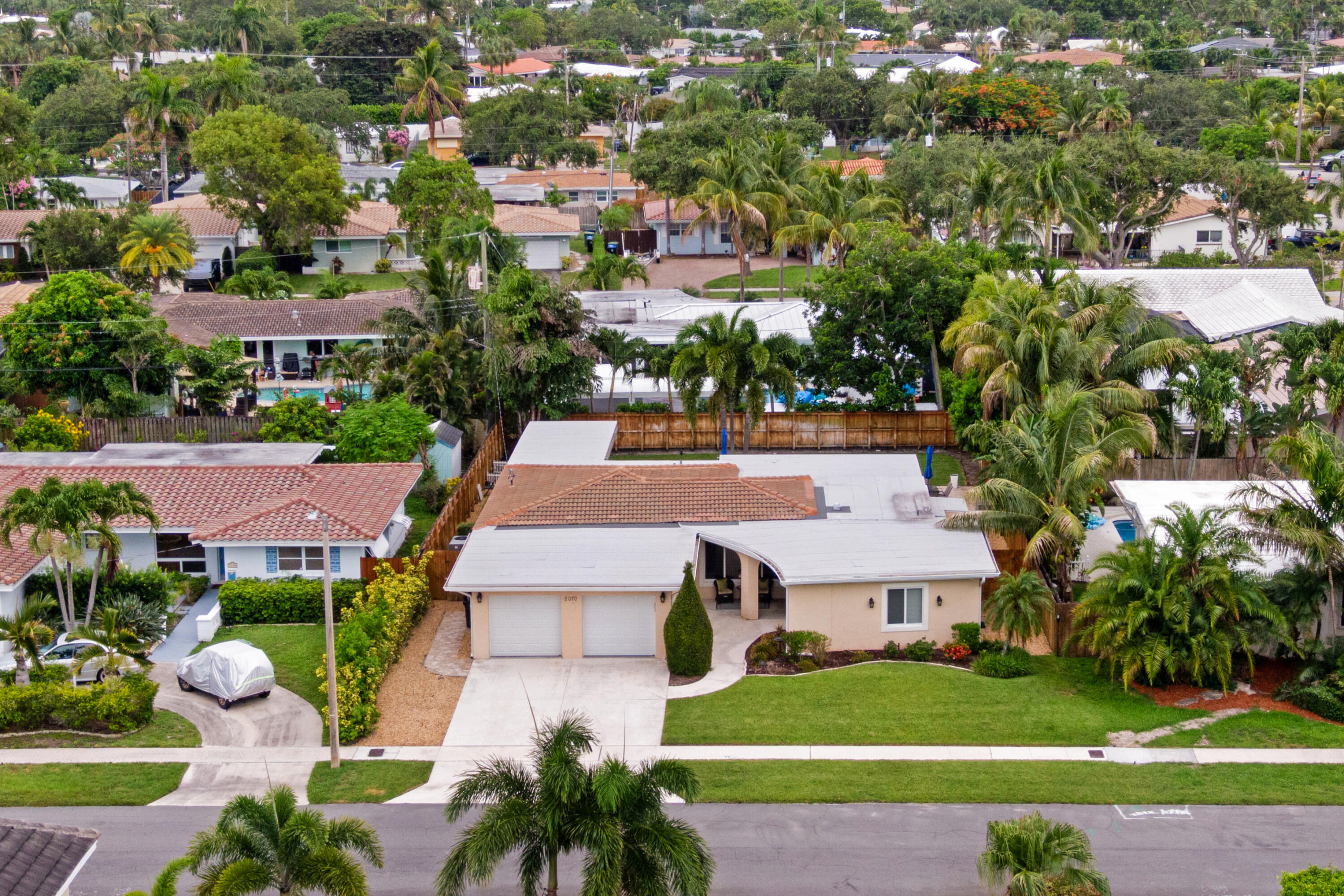 accutour_01 2070-ne-63rd-st -052