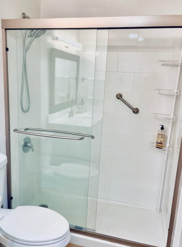 3850 215 master shower stall