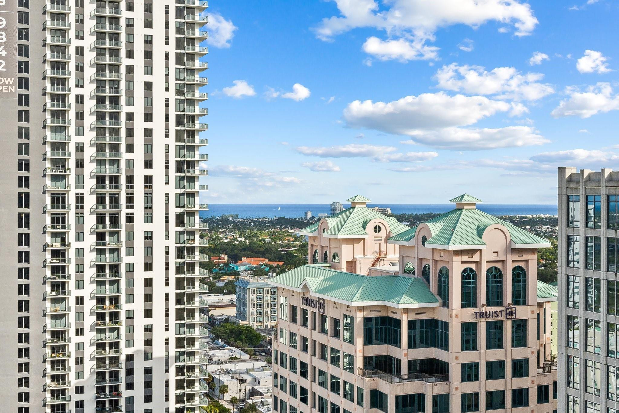 350 Las Olas Place Entrance