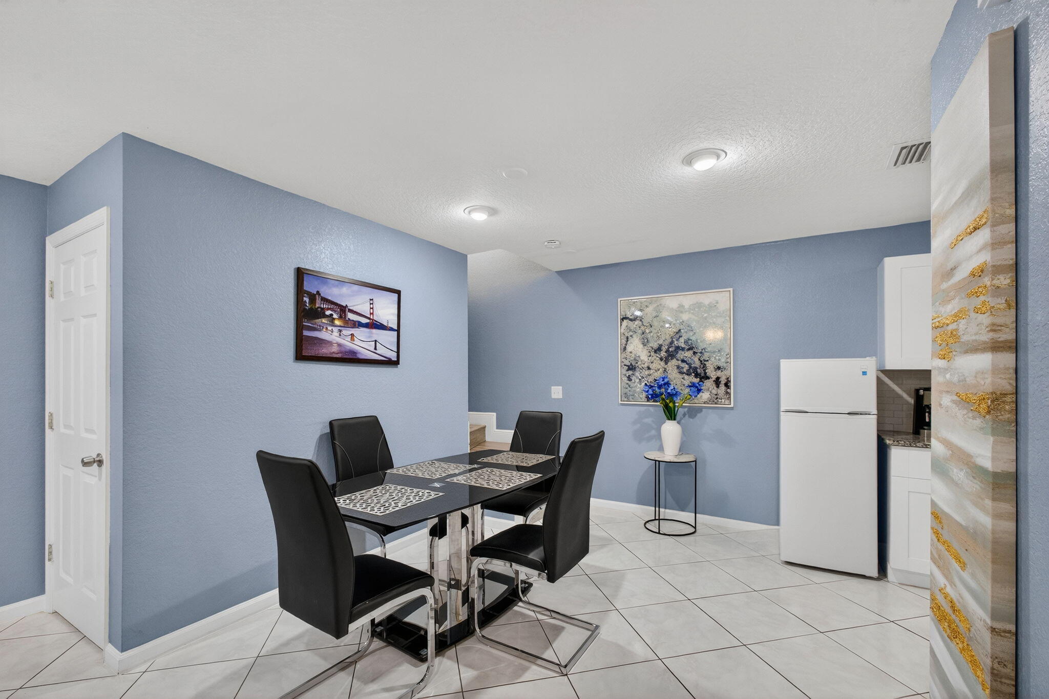 Dining/ Kitchen