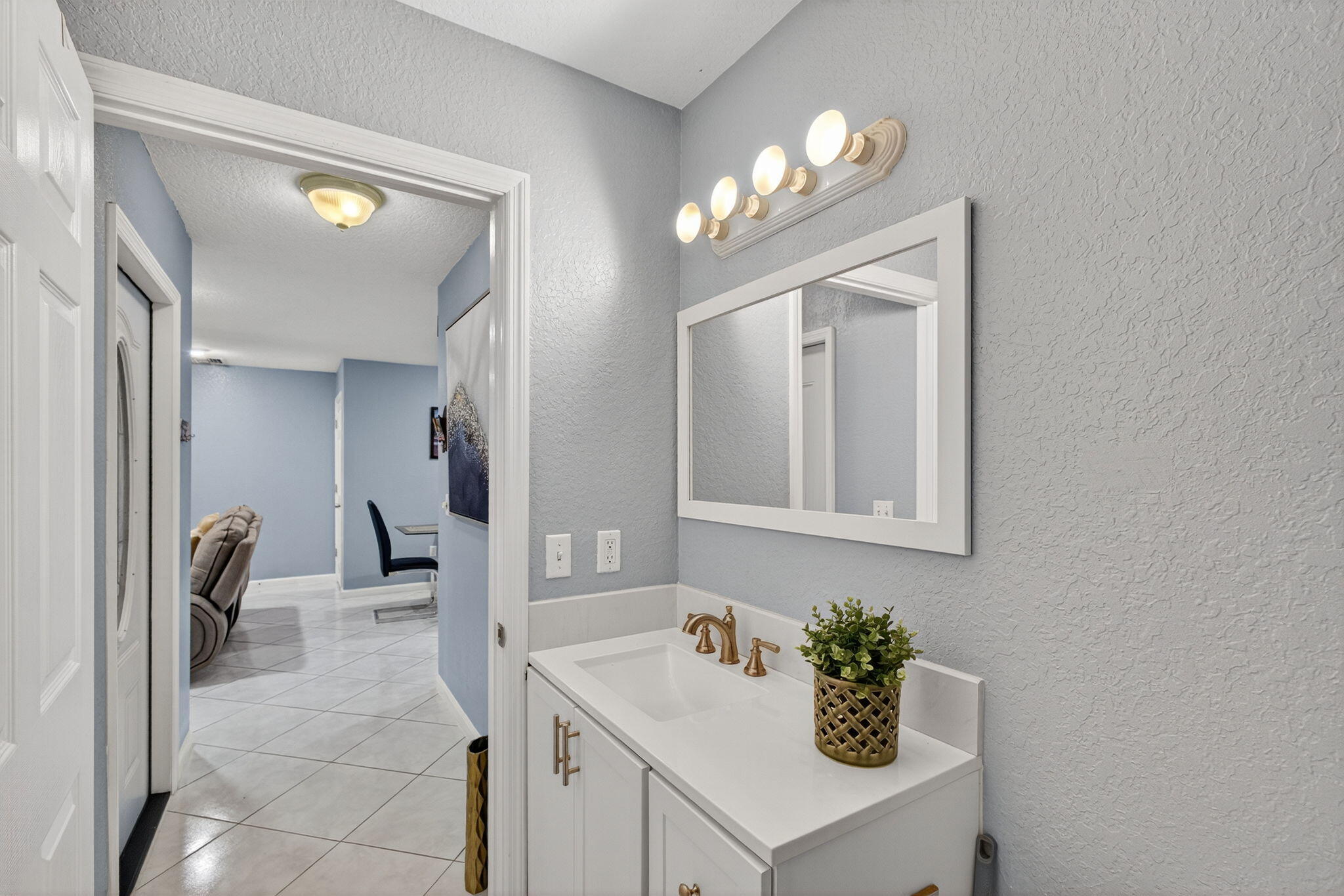 1/2 Bath Downstairs