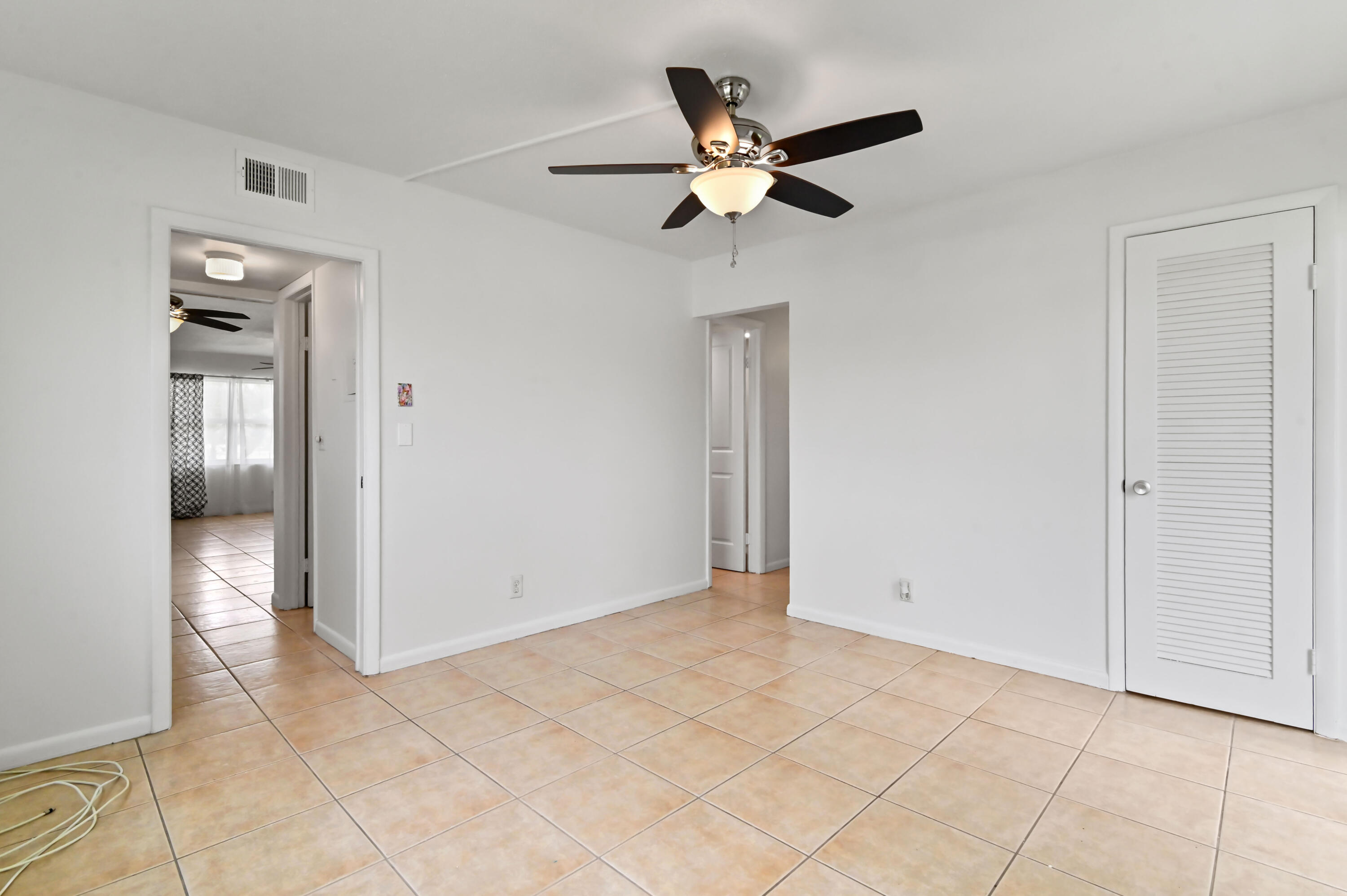 14 bedroom 02