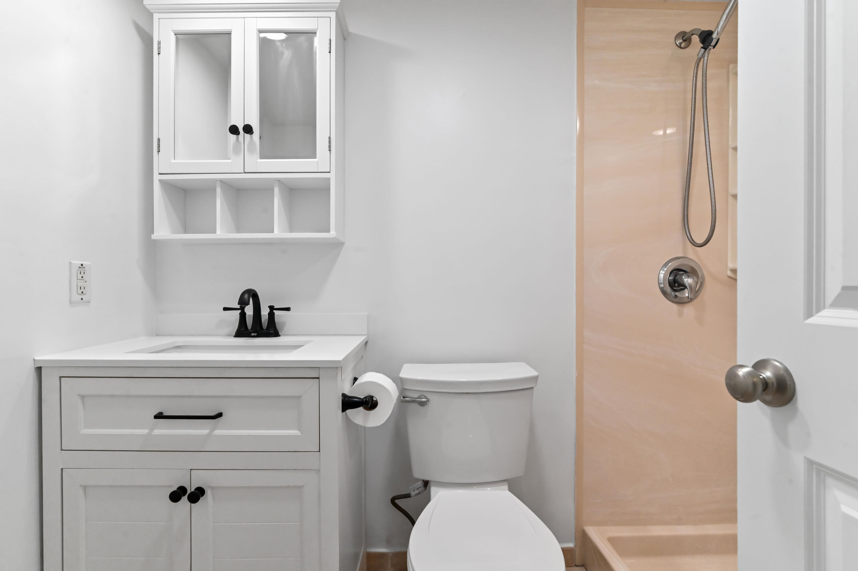17 bathroom 01
