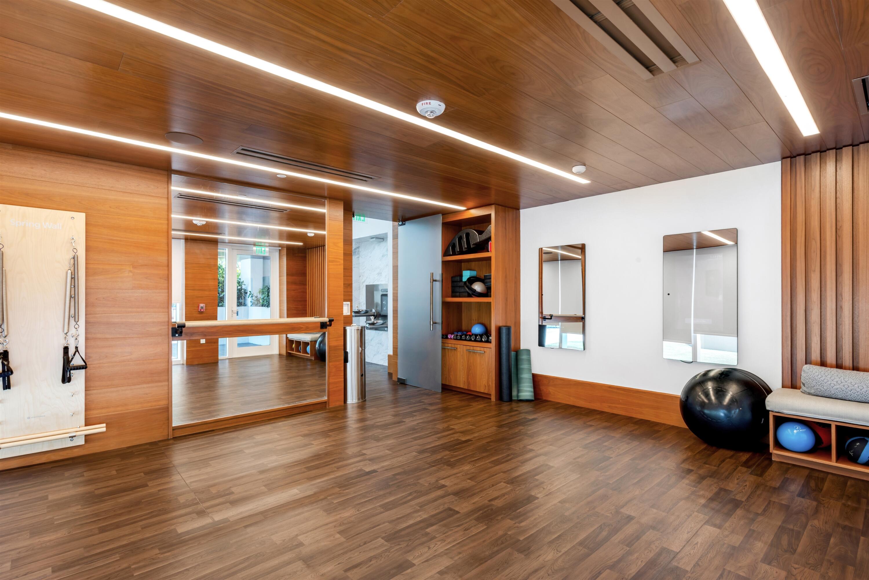 YOGA_+ PRIVATE TRAINING STUDIO