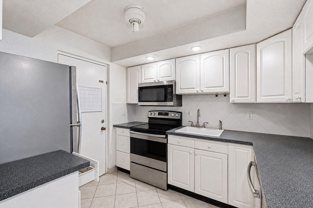 Spacious kitchen with SS appliances