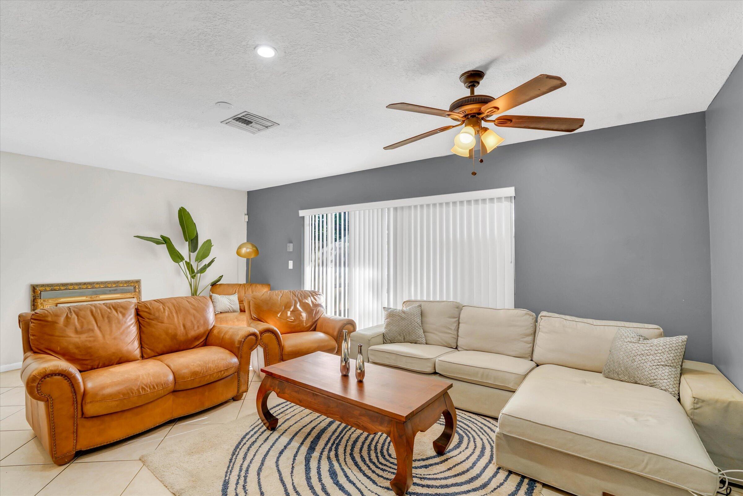 07-7357 NW 34th St-7