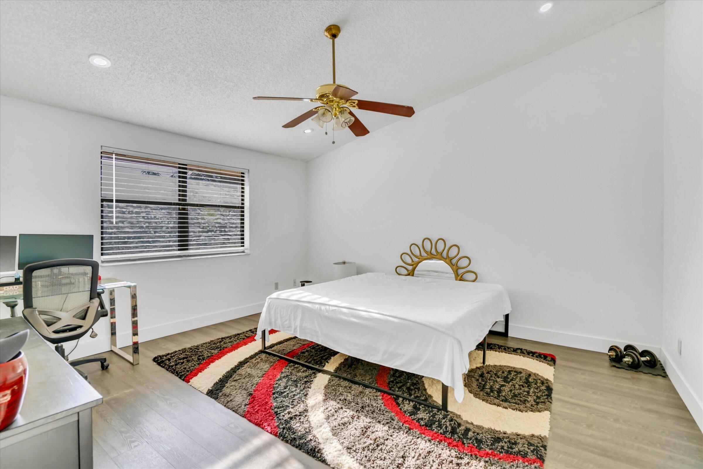 17-7357 NW 34th St-17