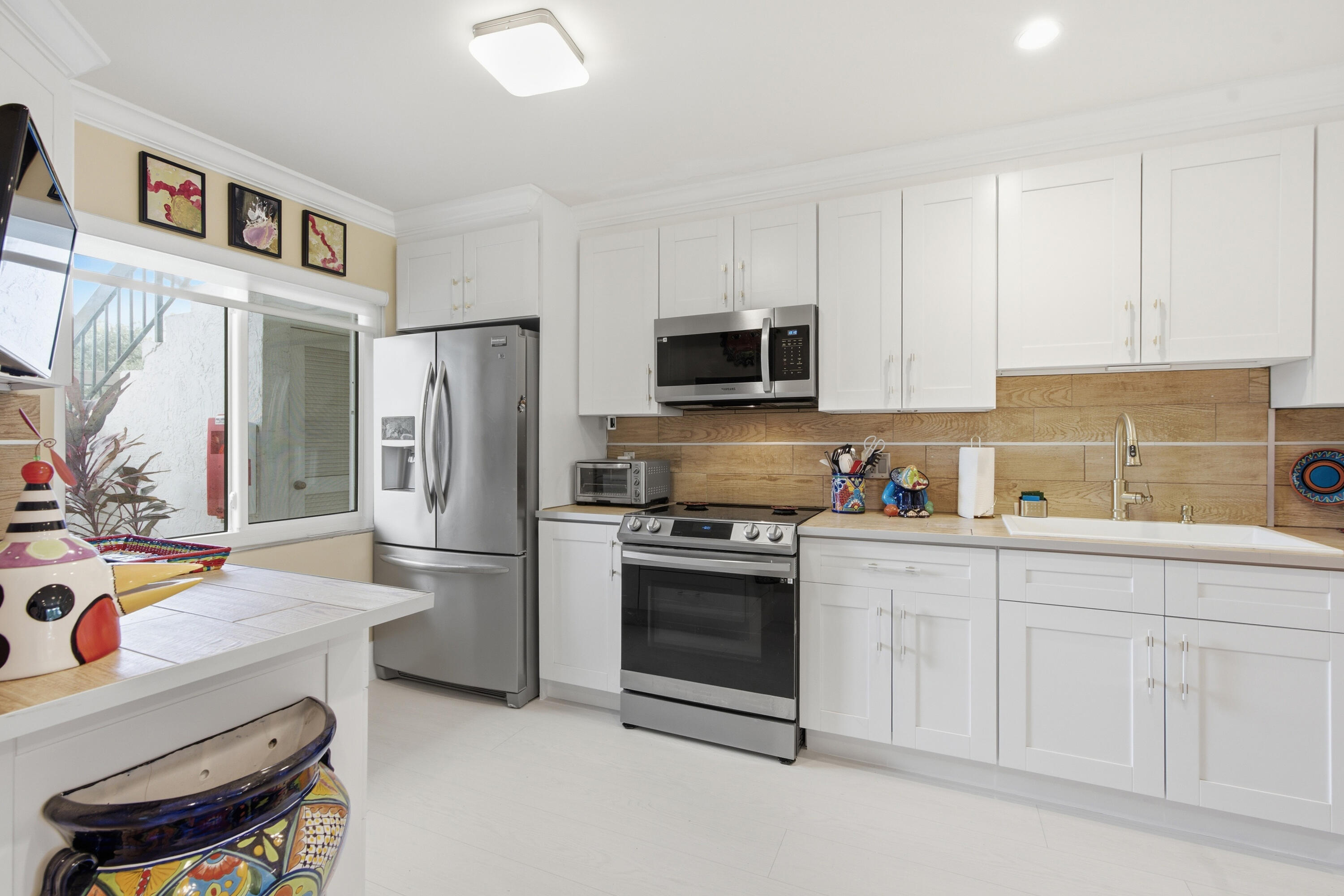 23_luxpro.media 9232 pecky cypress lane