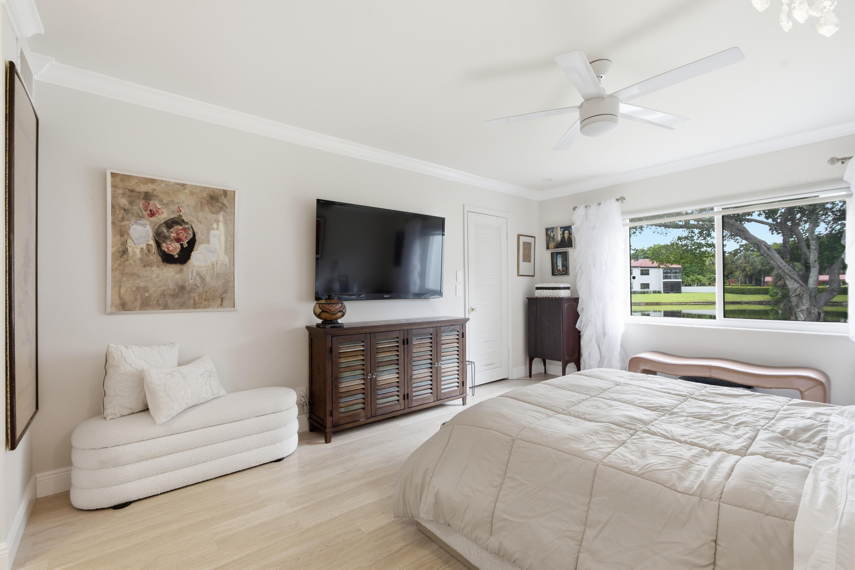 40_luxpro.media 9232 pecky cypress lane