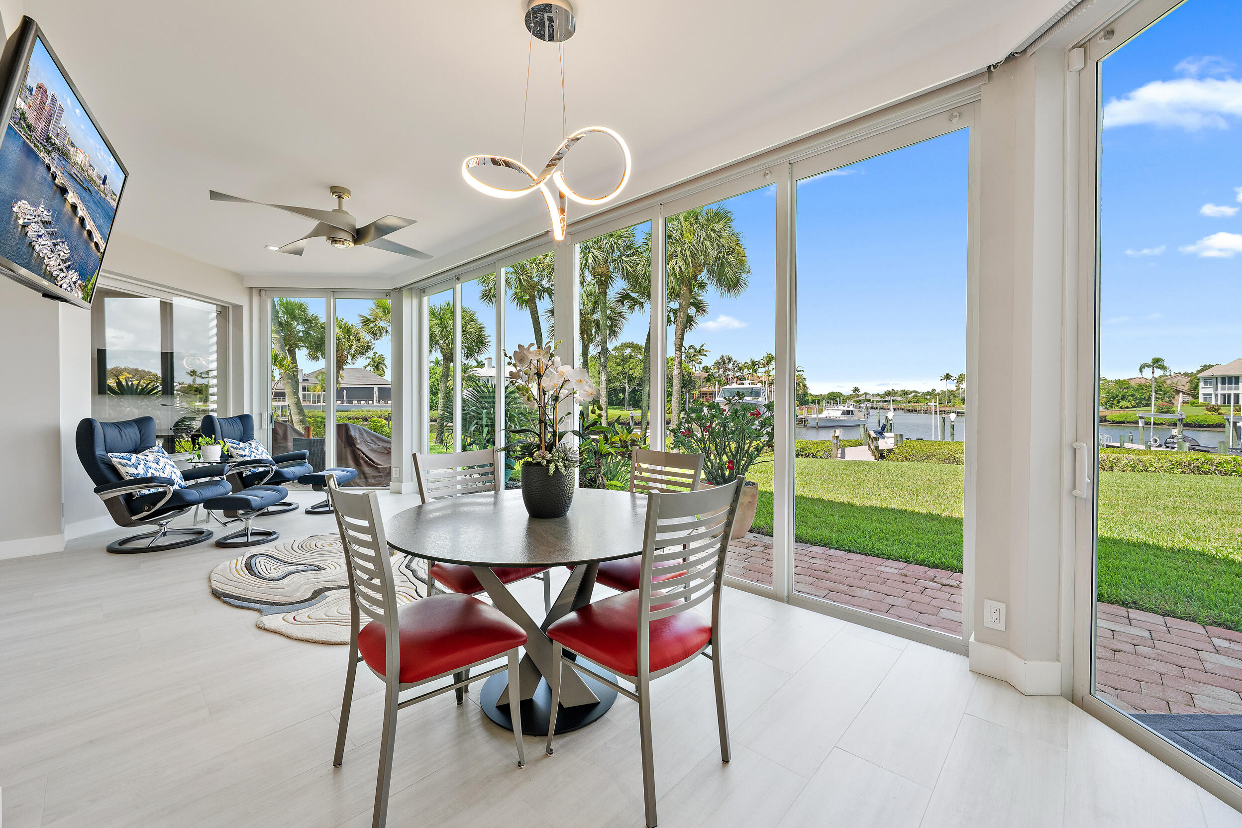 Dining / Sitting Area