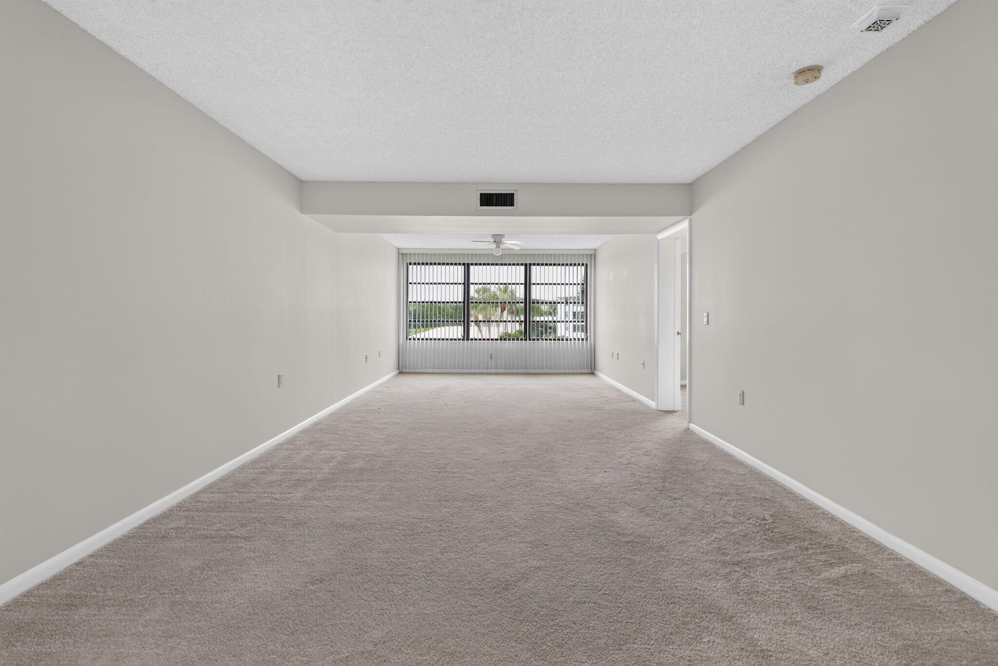LIVING RM