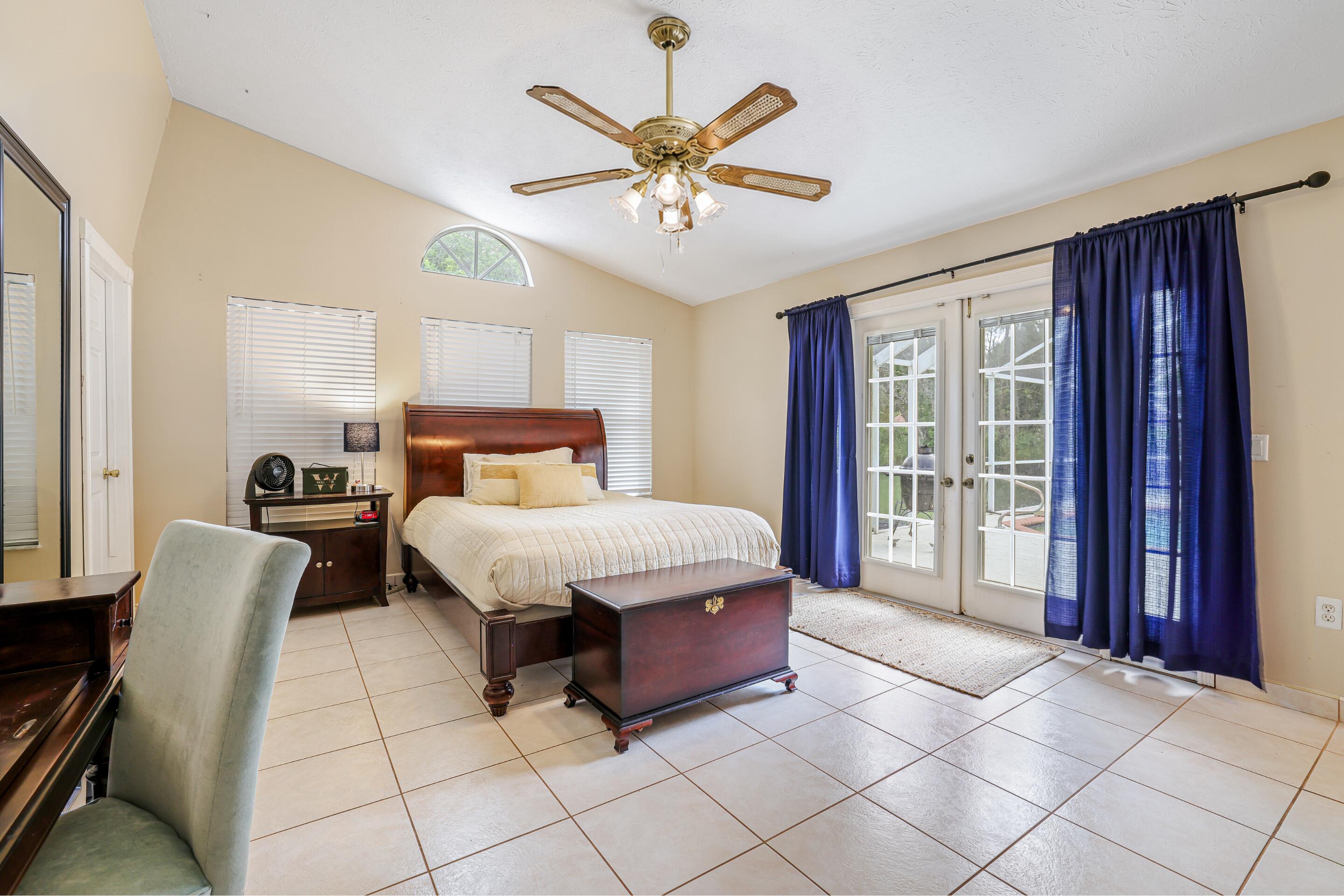 Main Level - Bedroom