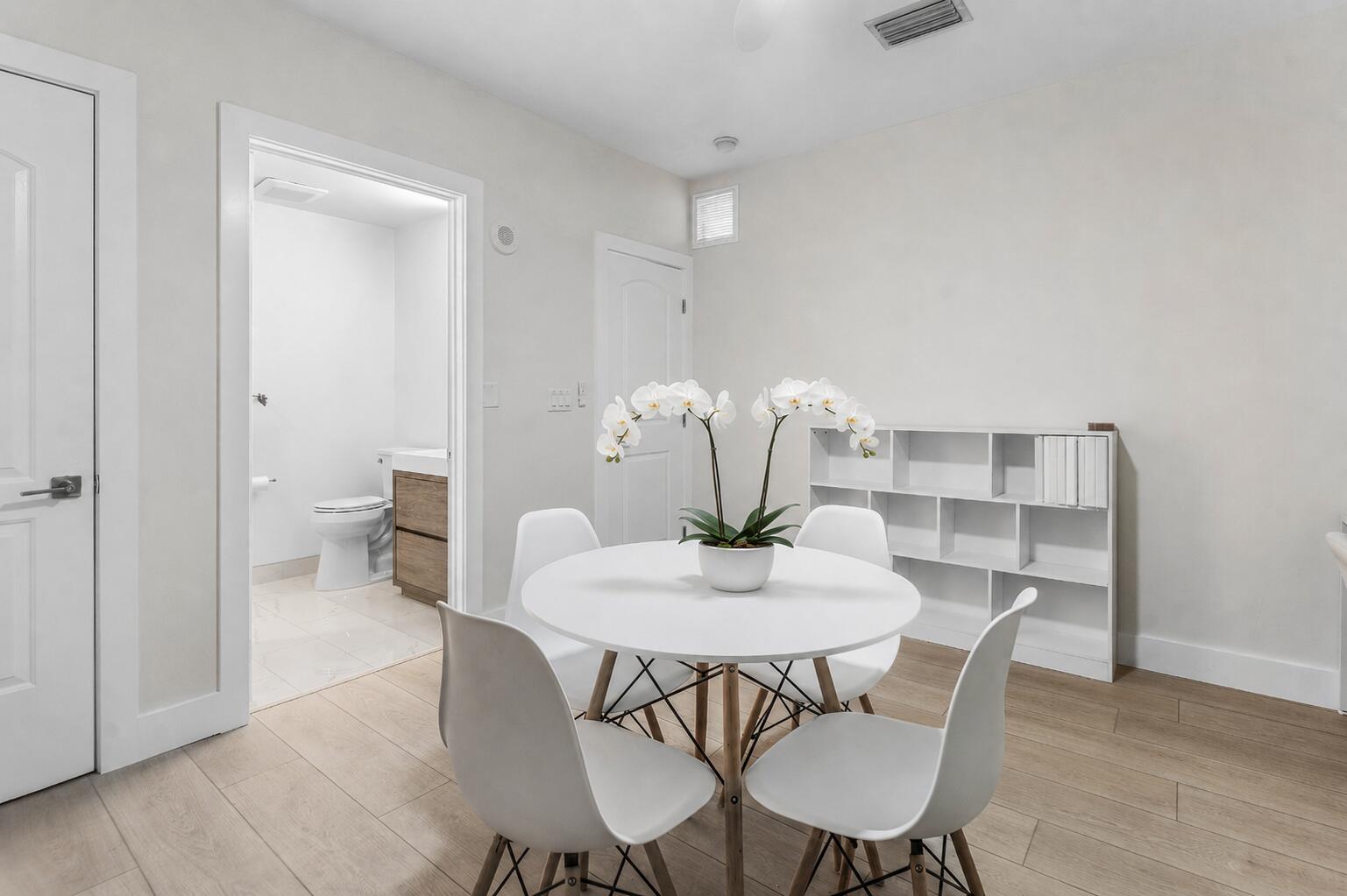 Upstairs Bedroom or Mixed Use Space