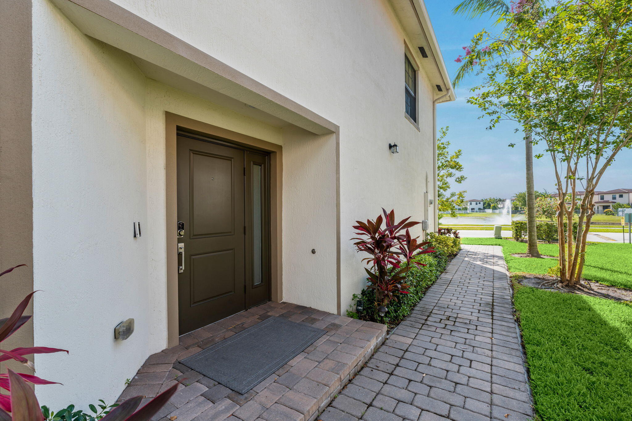 4-web-or-mls-A7409953
