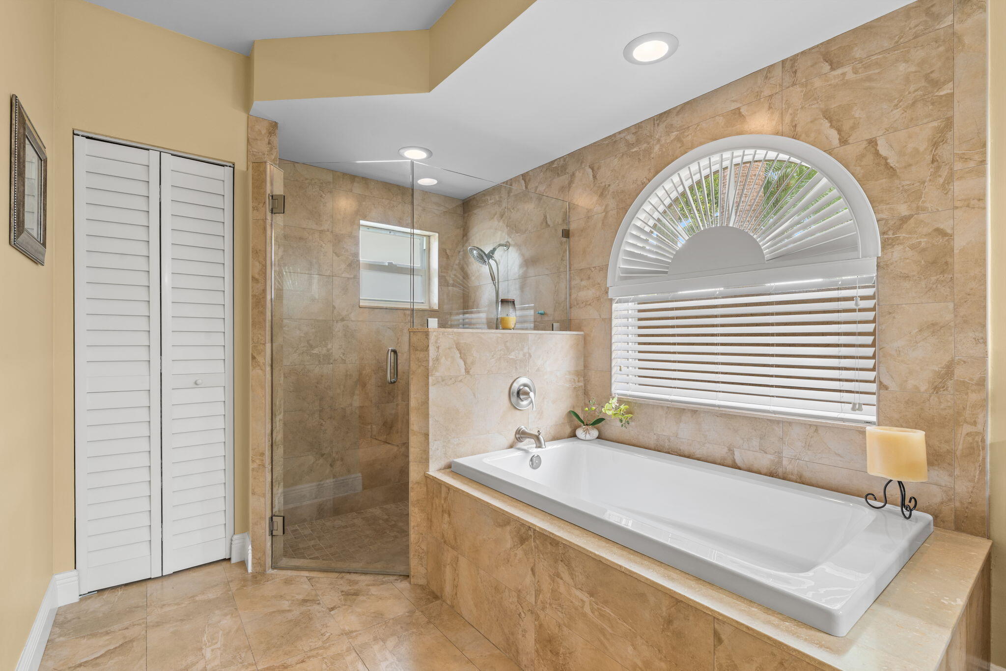 22-web-or-mls-8663 NW 50th Dr Coral Spri