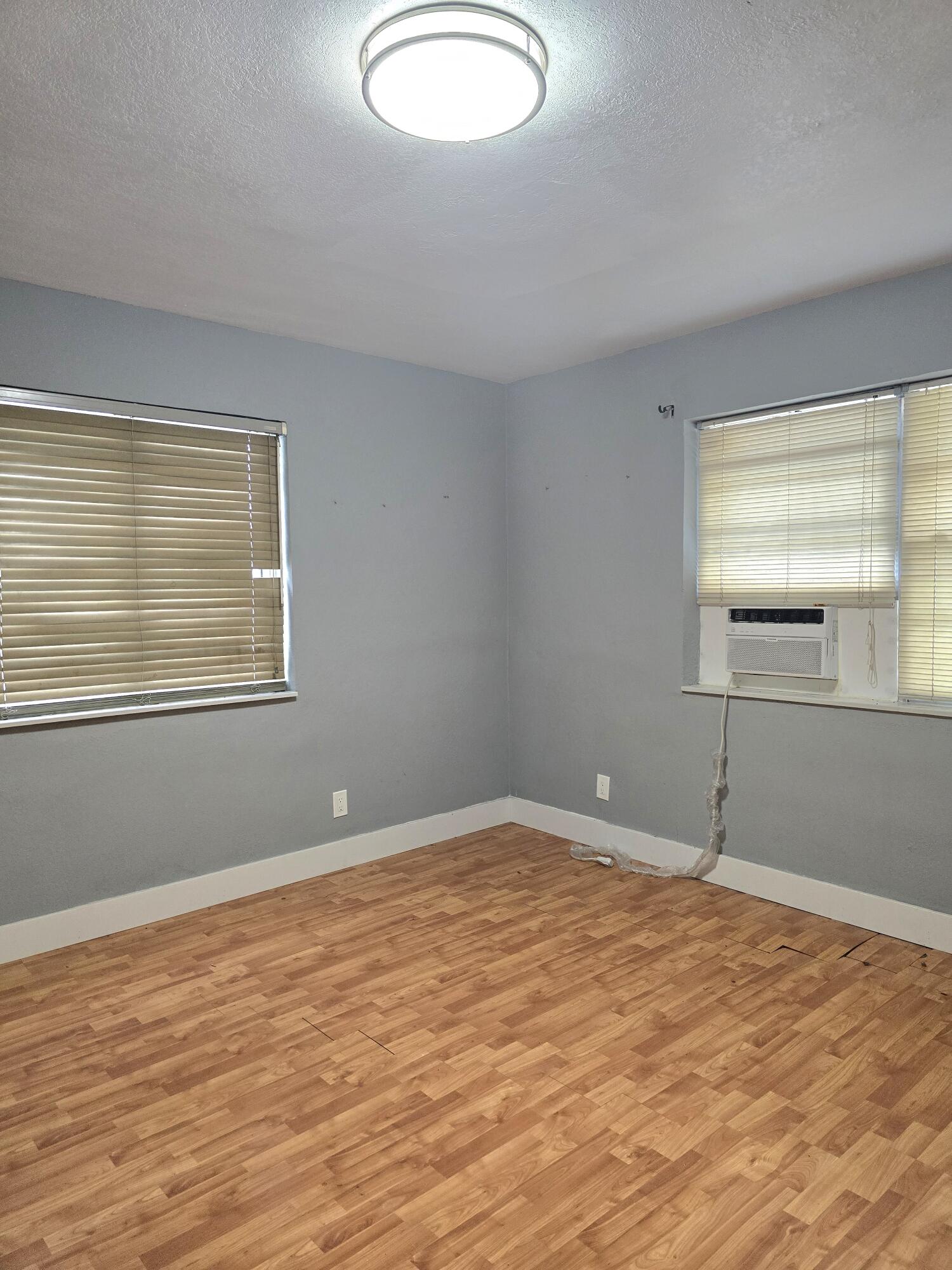 SPACIOUS BEDROOM