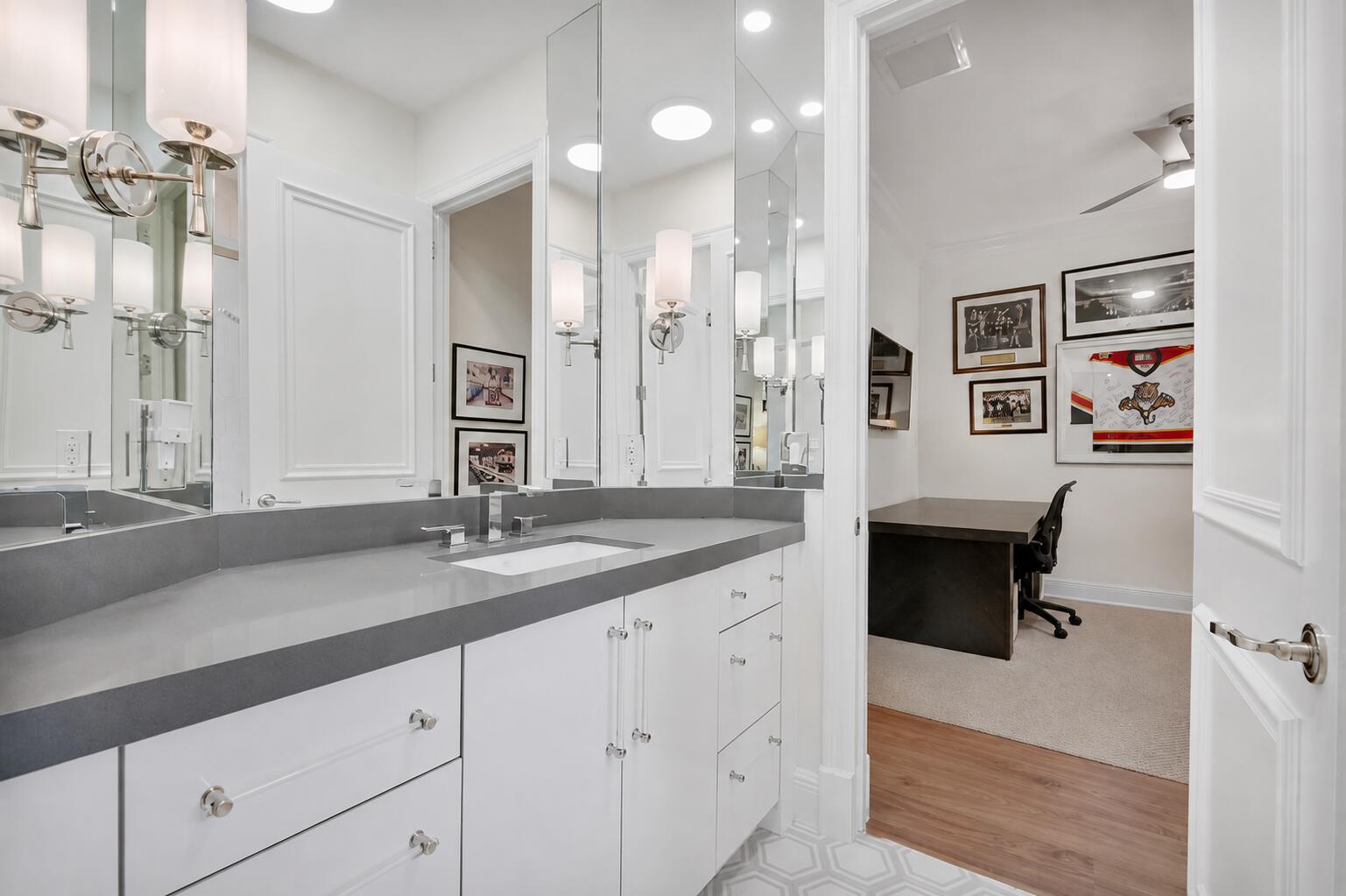 Guest bathroom jack n Jill with tub