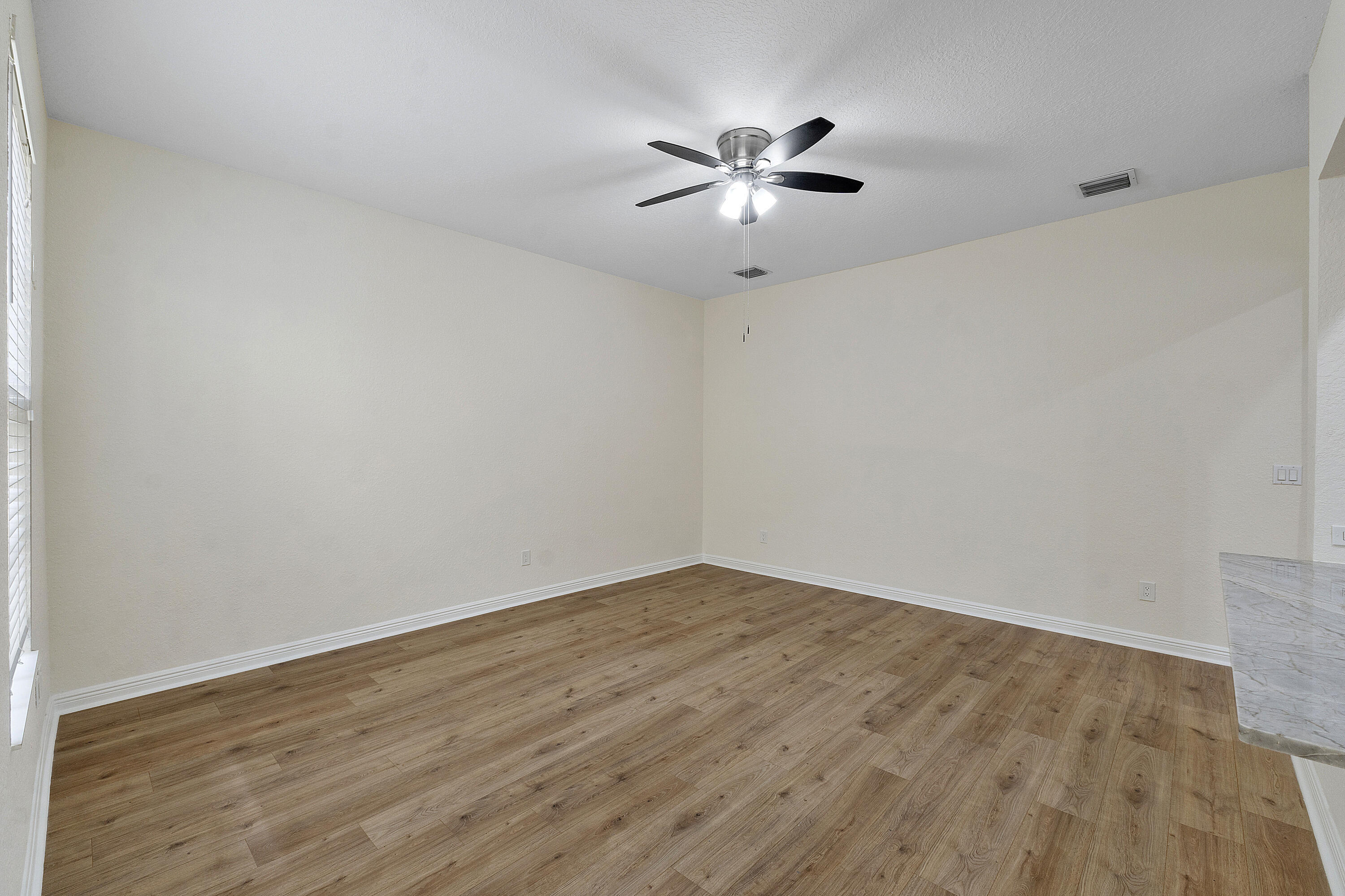 8332 NW 7th Ct_010