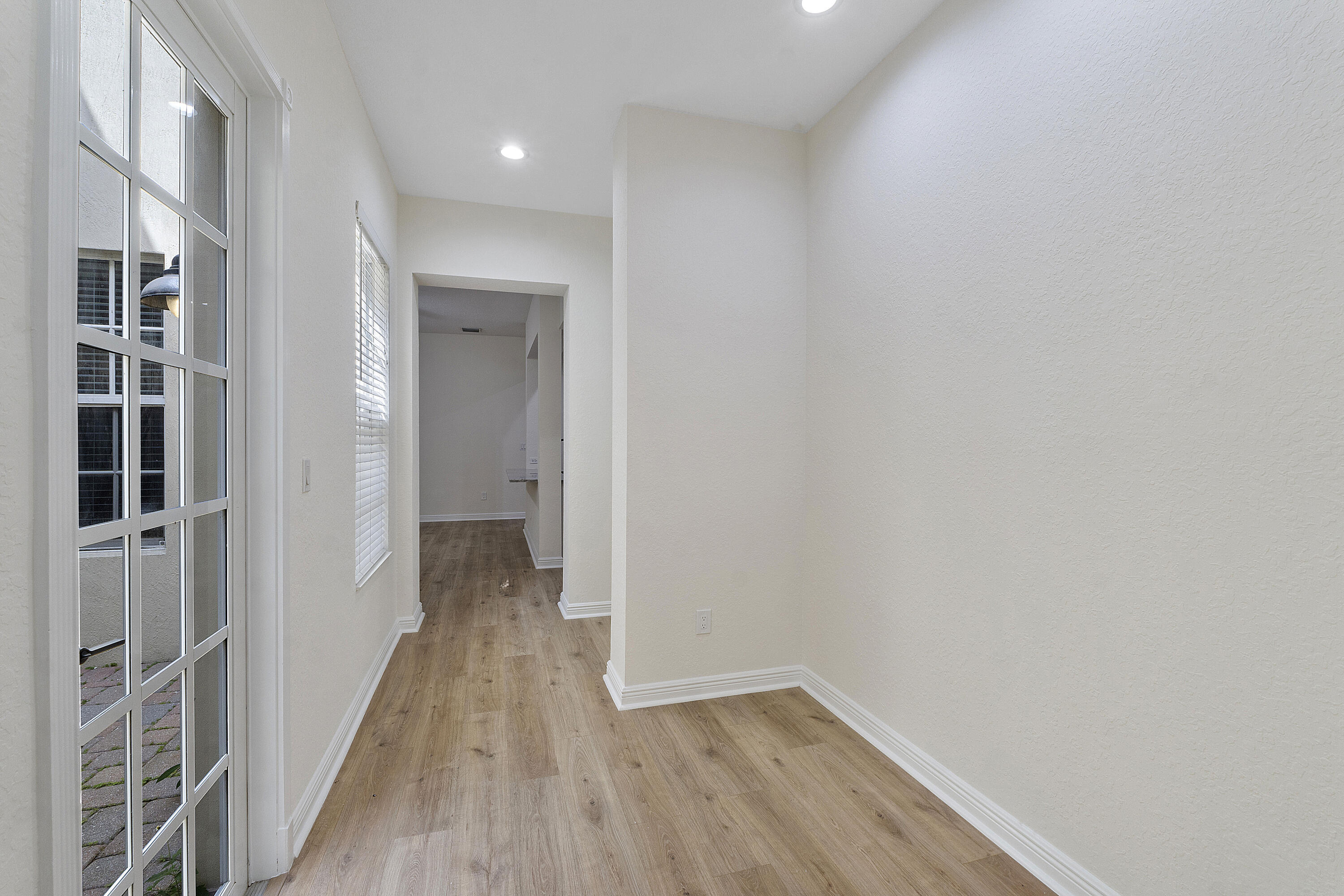 8332 NW 7th Ct_006