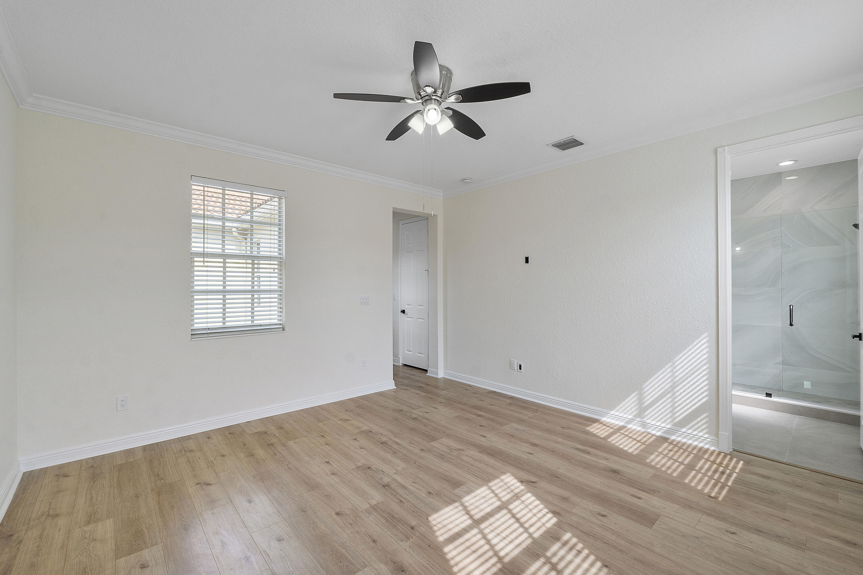 8332 NW 7th Ct_017