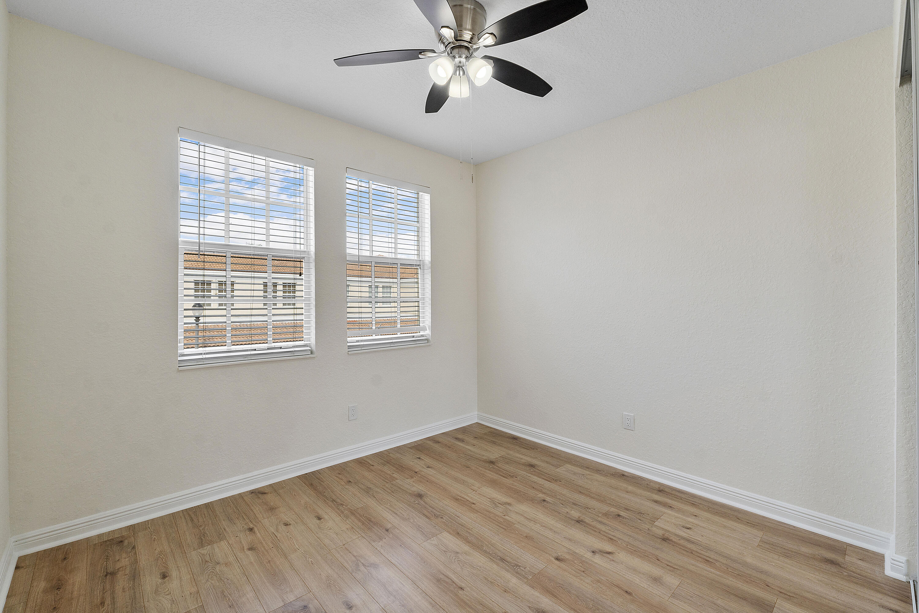 8332 NW 7th Ct_023