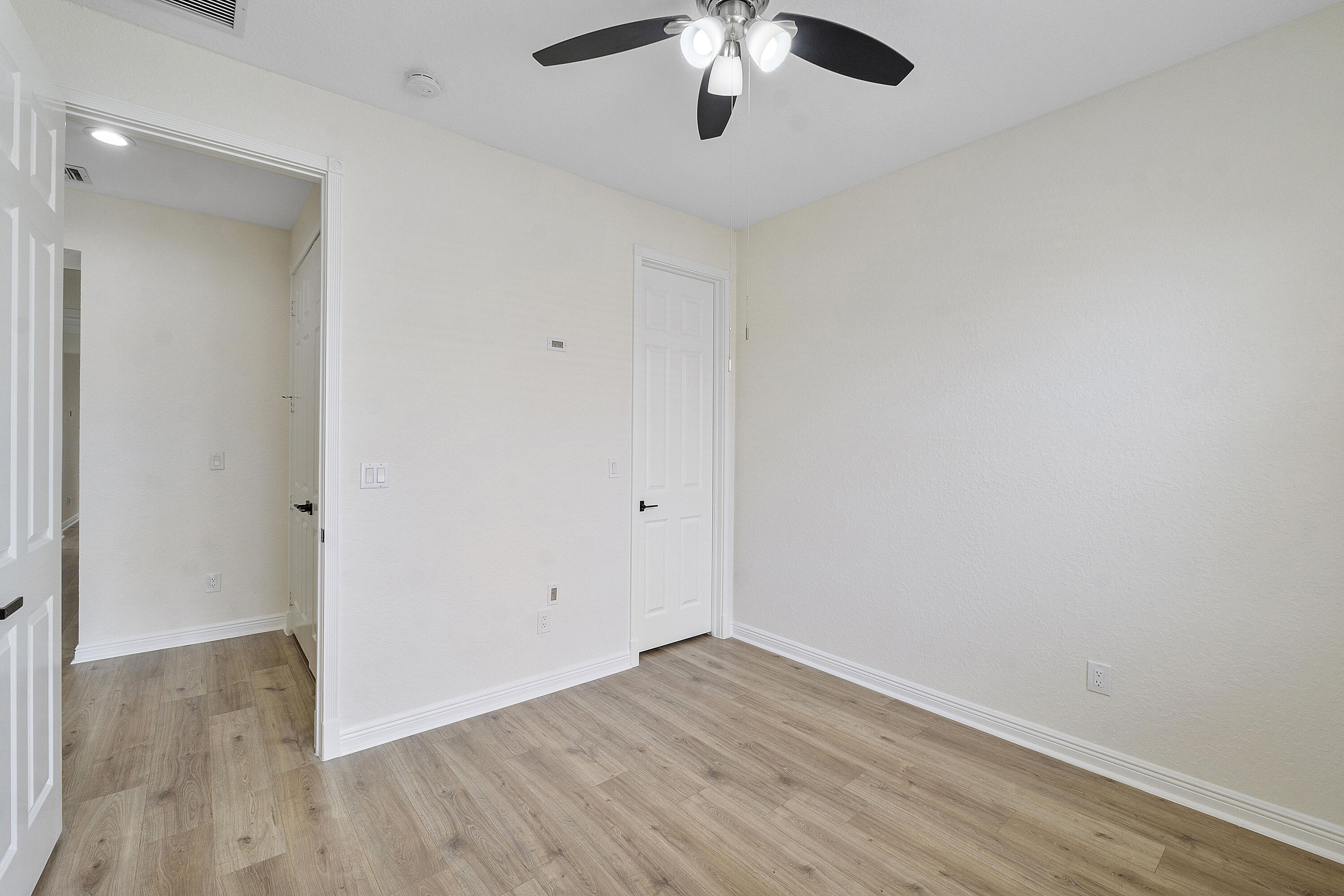 8332 NW 7th Ct_026