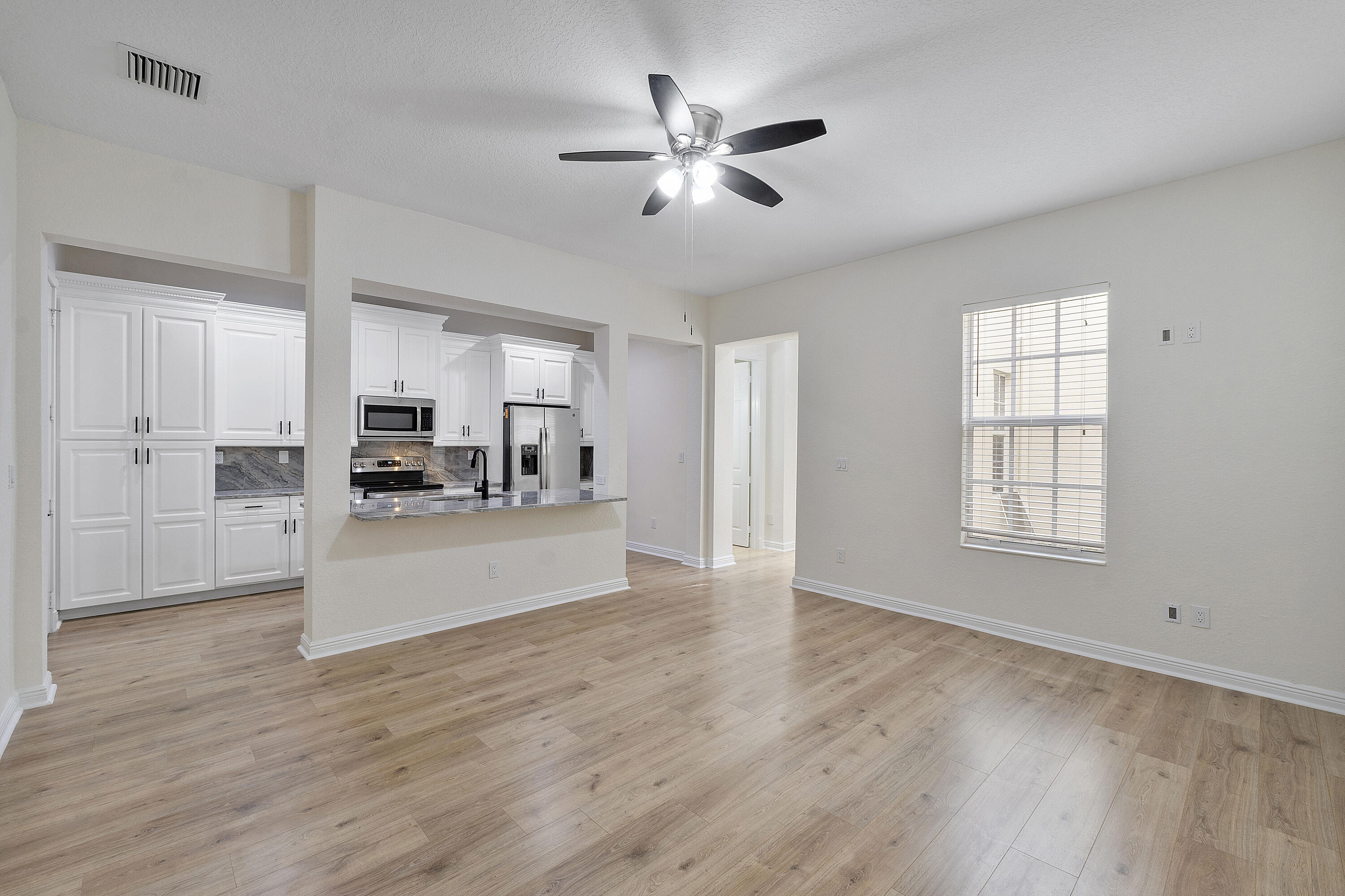 8332 NW 7th Ct_011