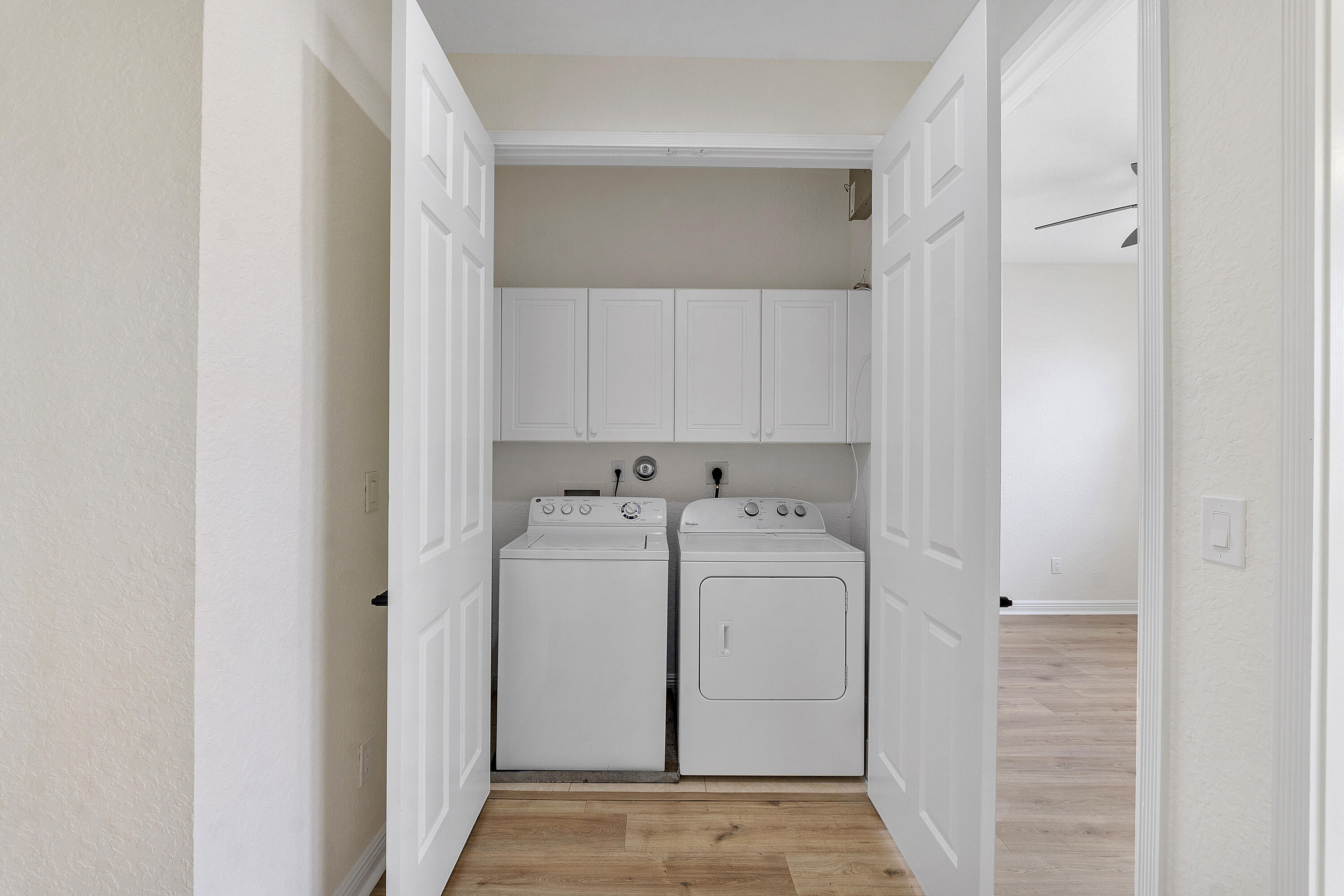 8332 NW 7th Ct_027