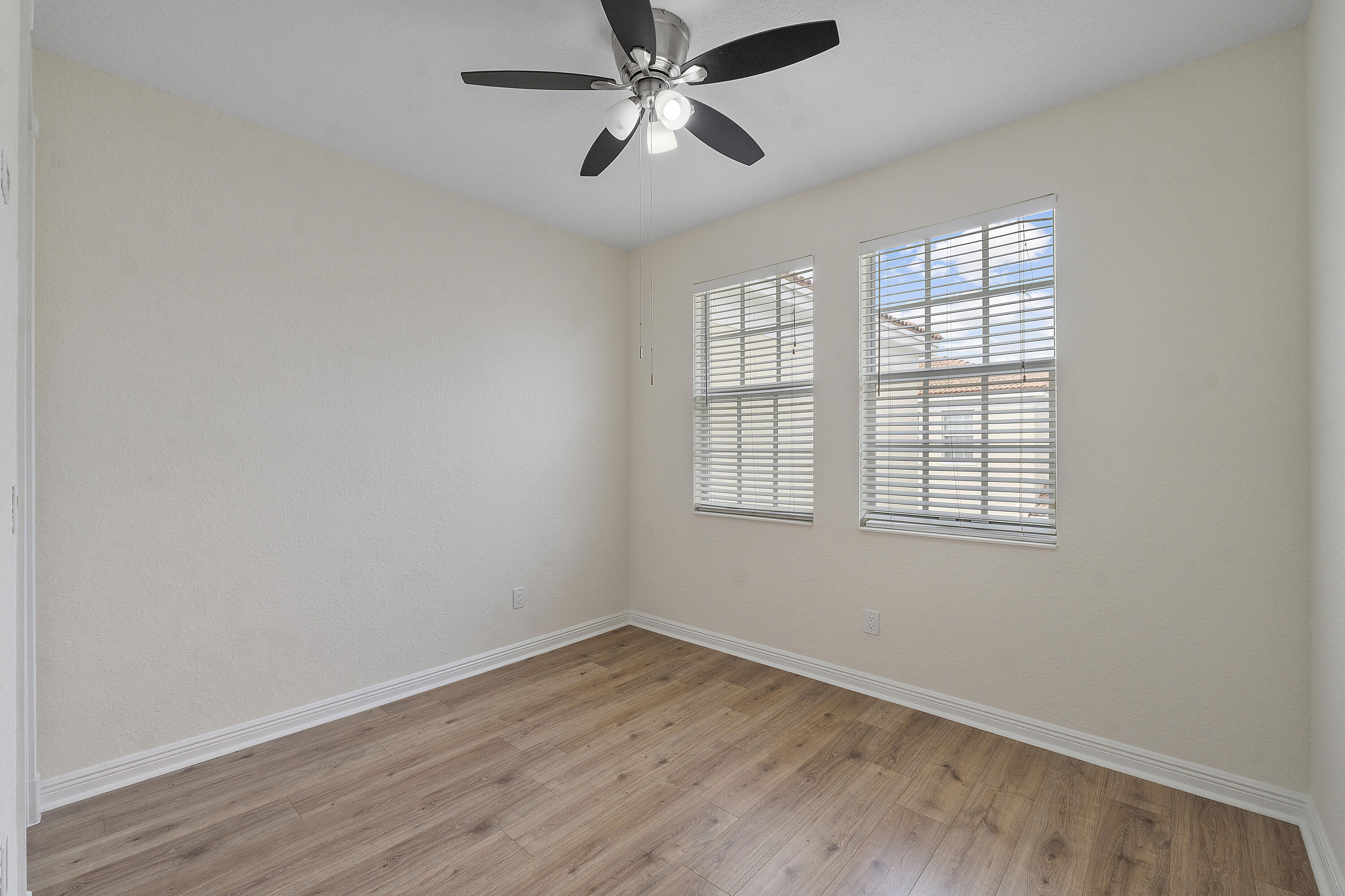 8332 NW 7th Ct_025