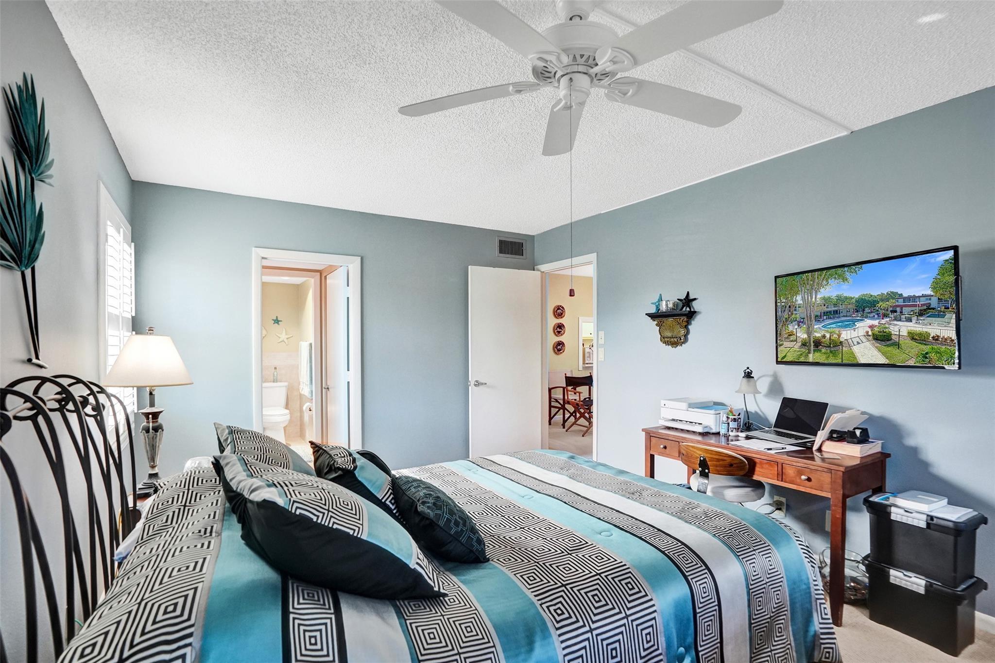 Beautifully furnished offering a comfortable and tranquil retreat.