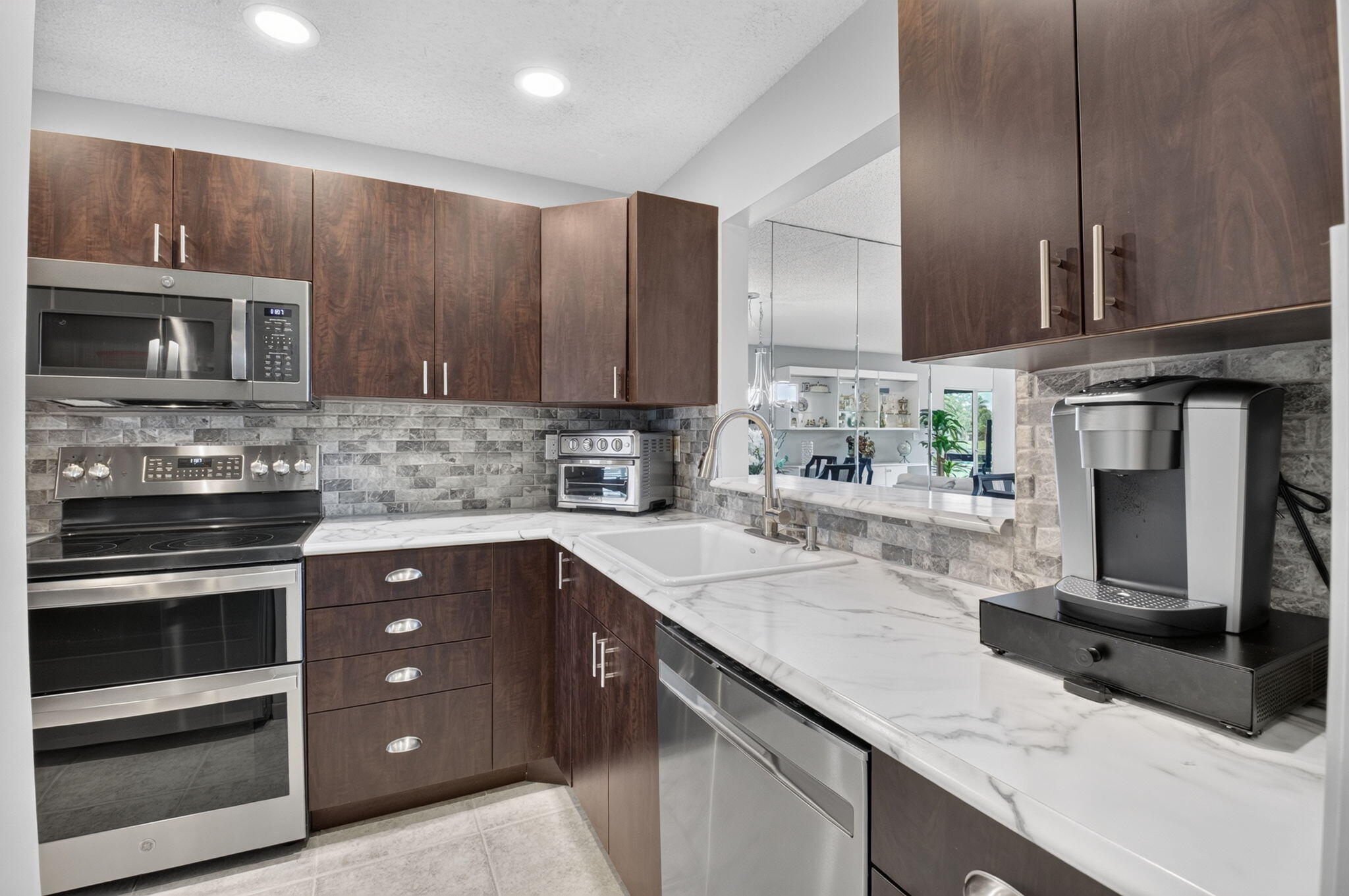 STOVE w/ DOUBLE OVENS