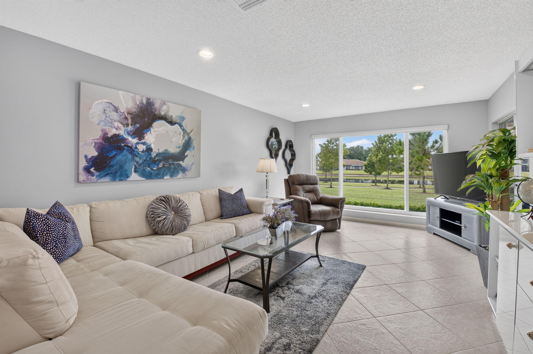 LIVING AREA ... WHAT A VIEW!