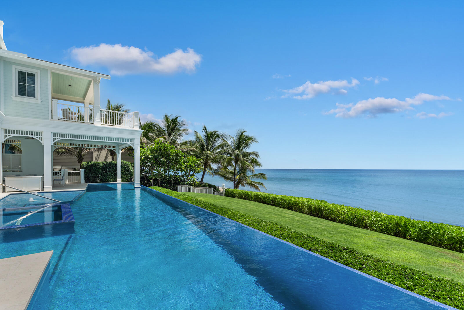 Pool & Exterior