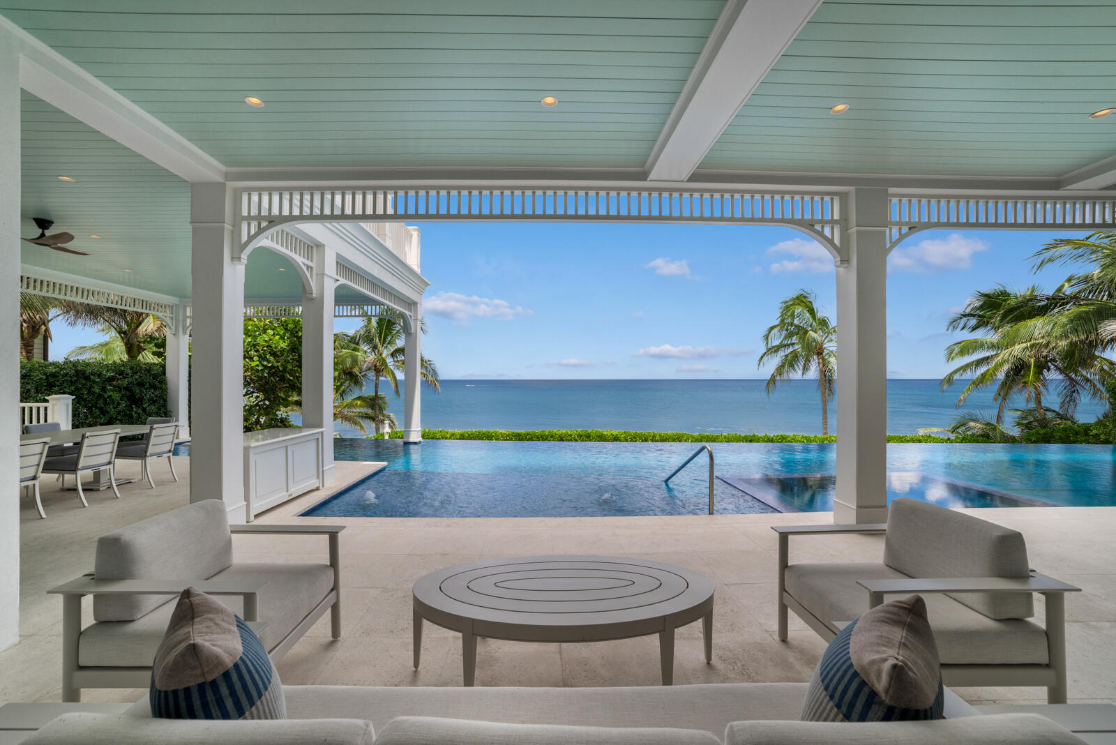 Loggia & Pool